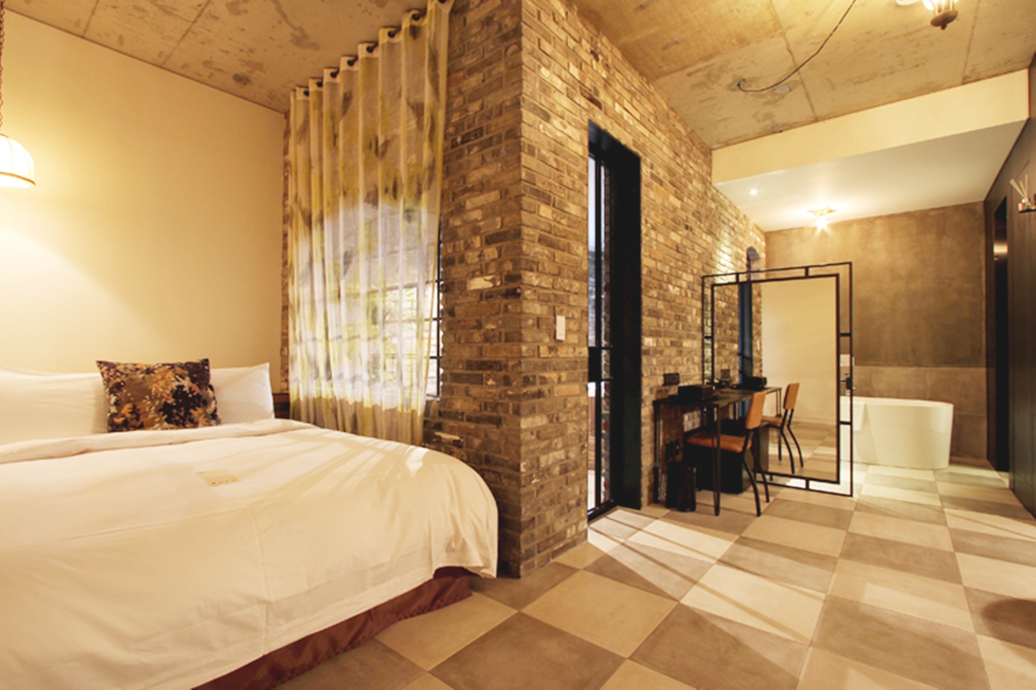 room detail thumbnail 1