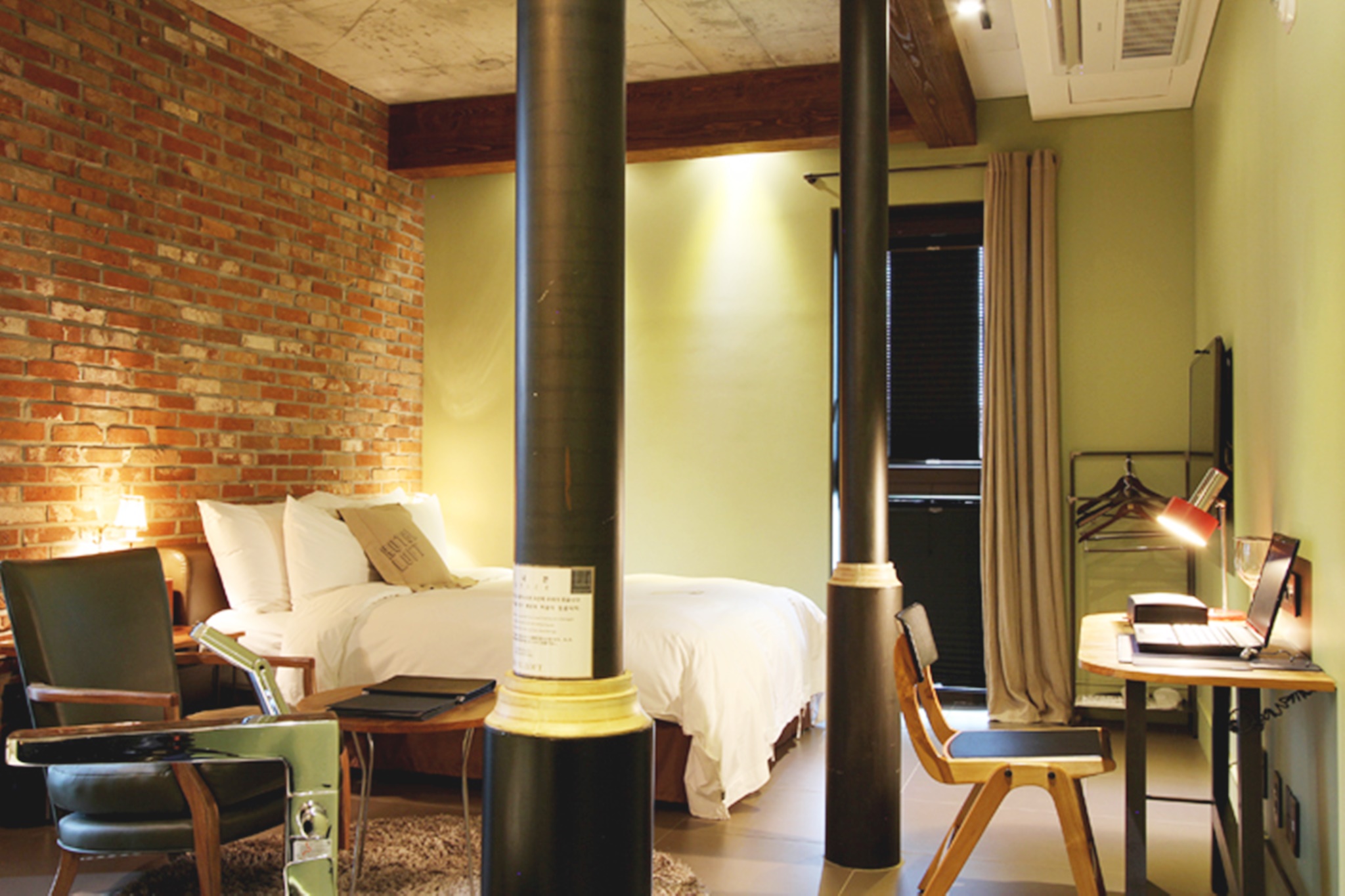 room detail thumbnail 1