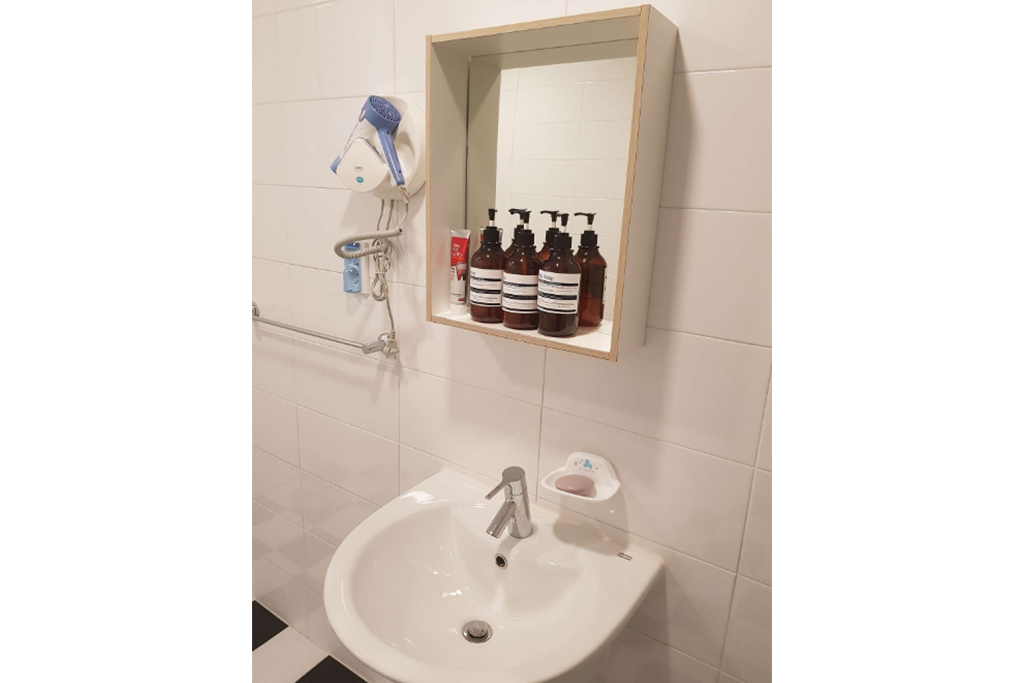 room detail thumbnail 2