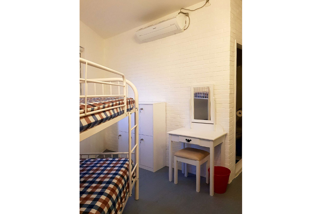 room detail thumbnail 2