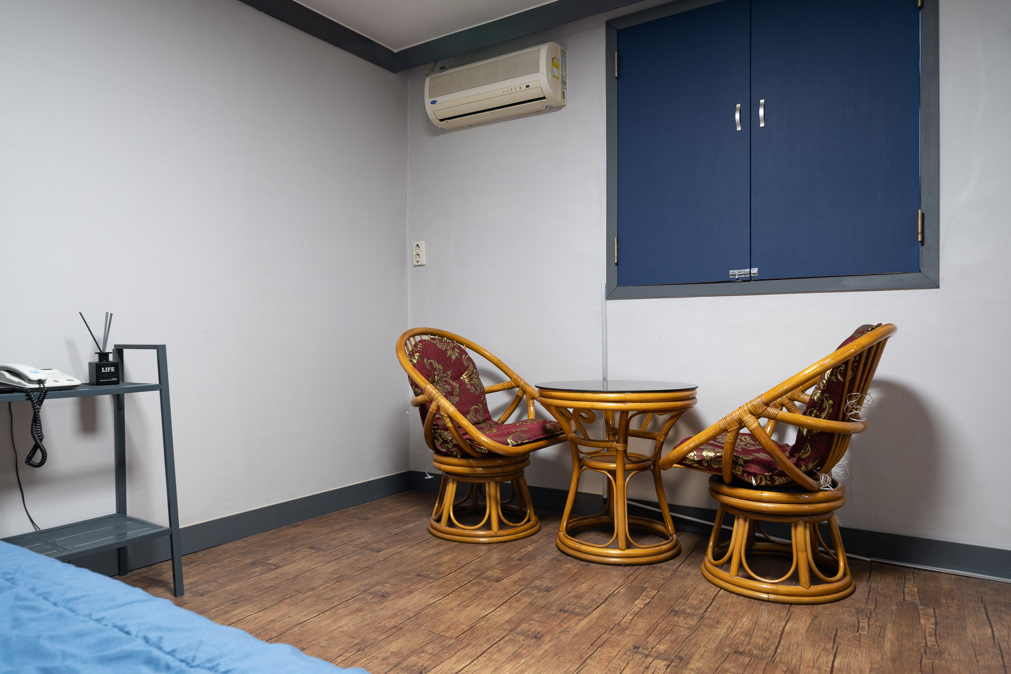 room detail thumbnail 2