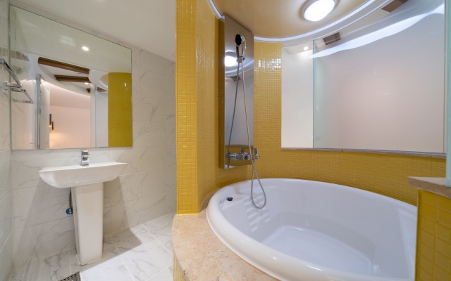 room detail thumbnail 2