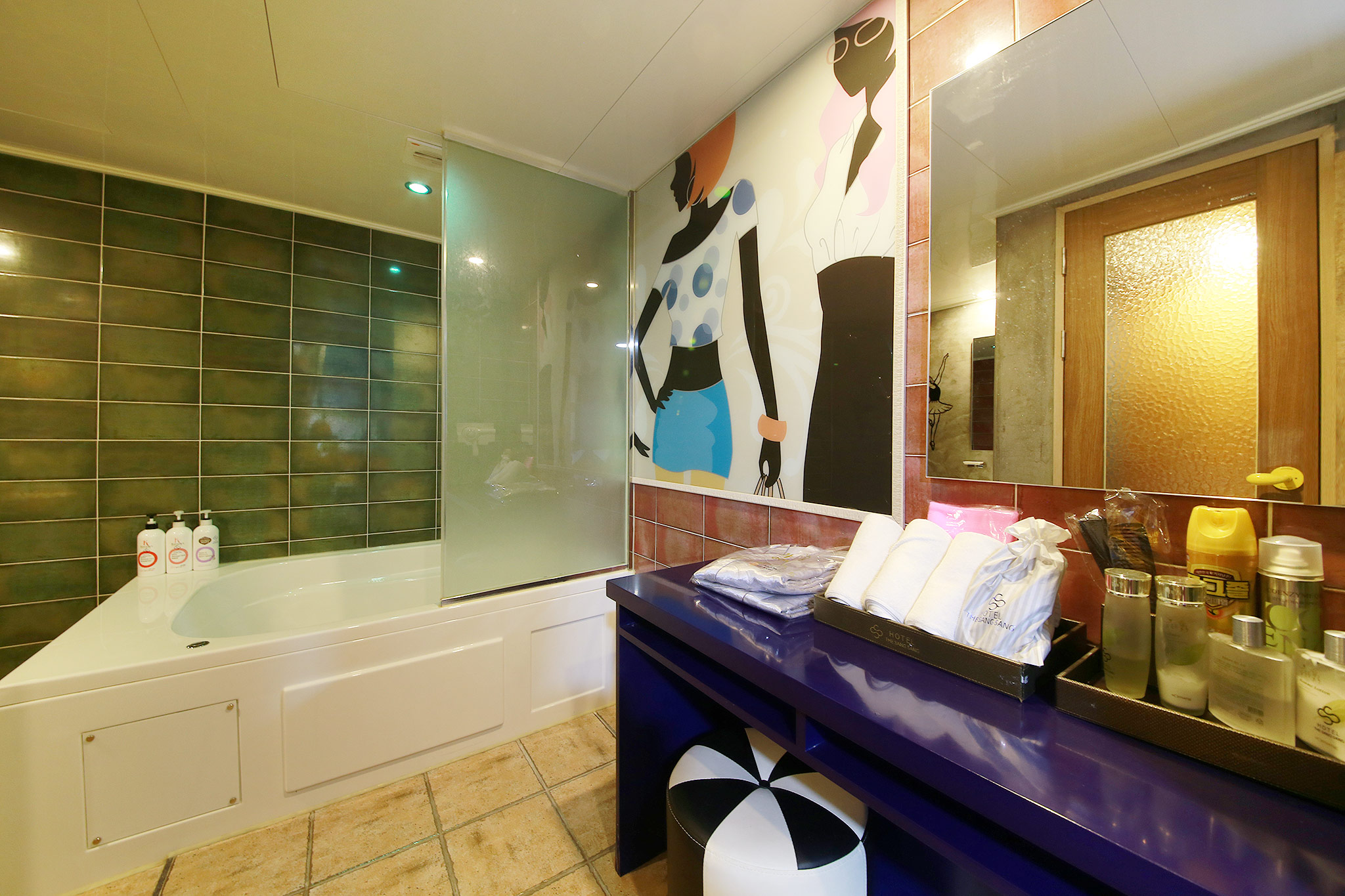 room detail thumbnail 1