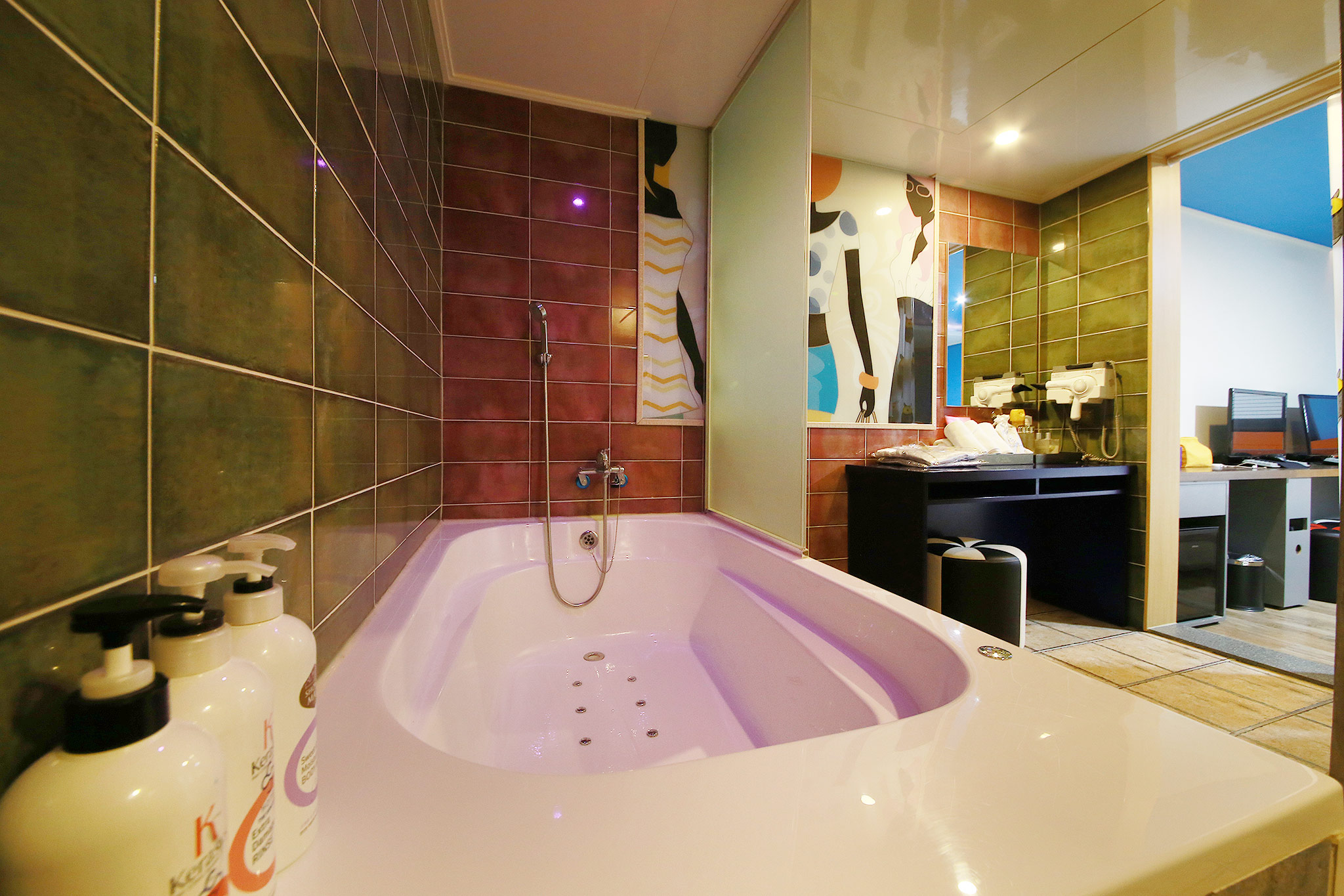 room detail thumbnail 2