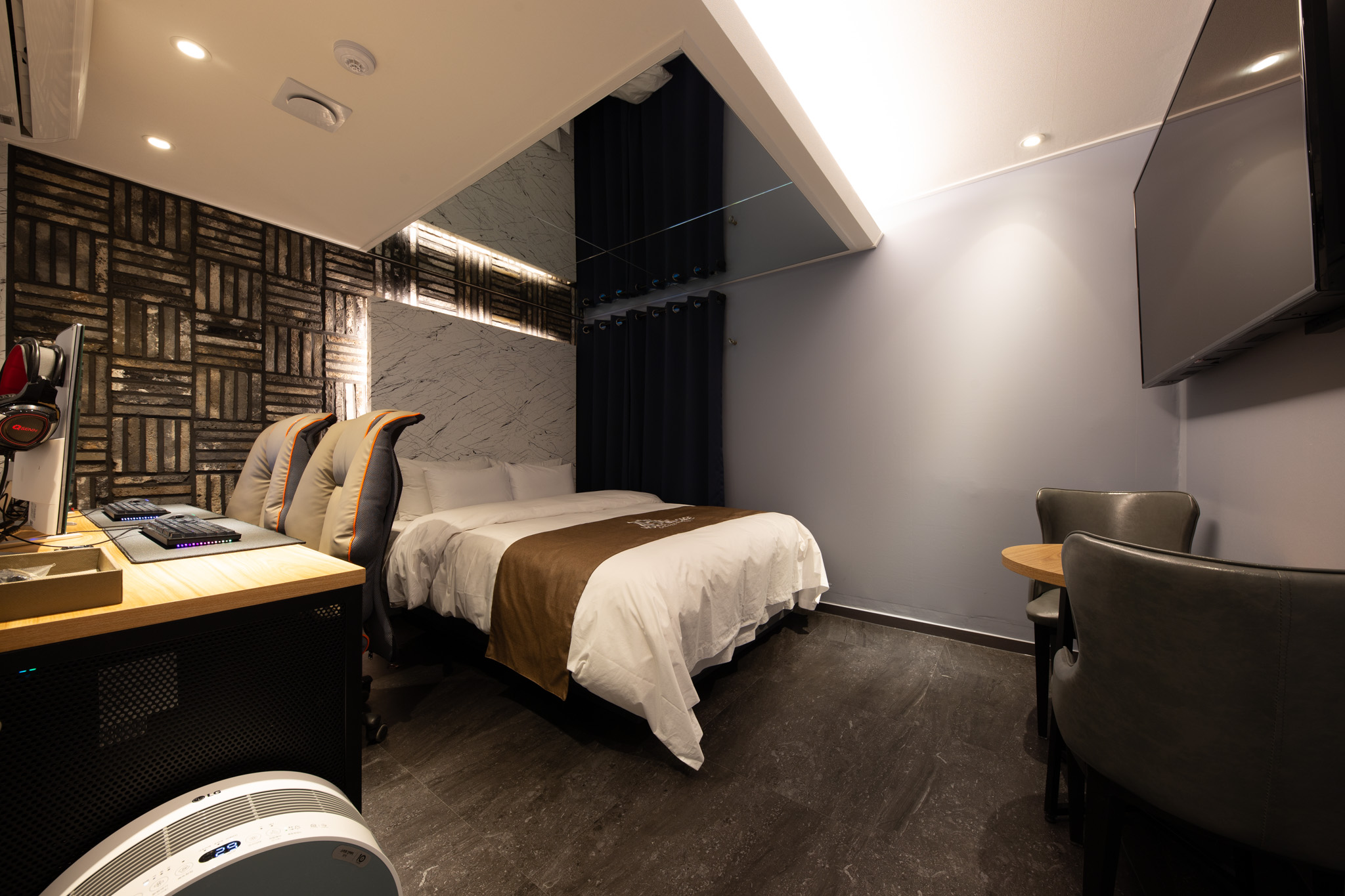 room detail thumbnail 0