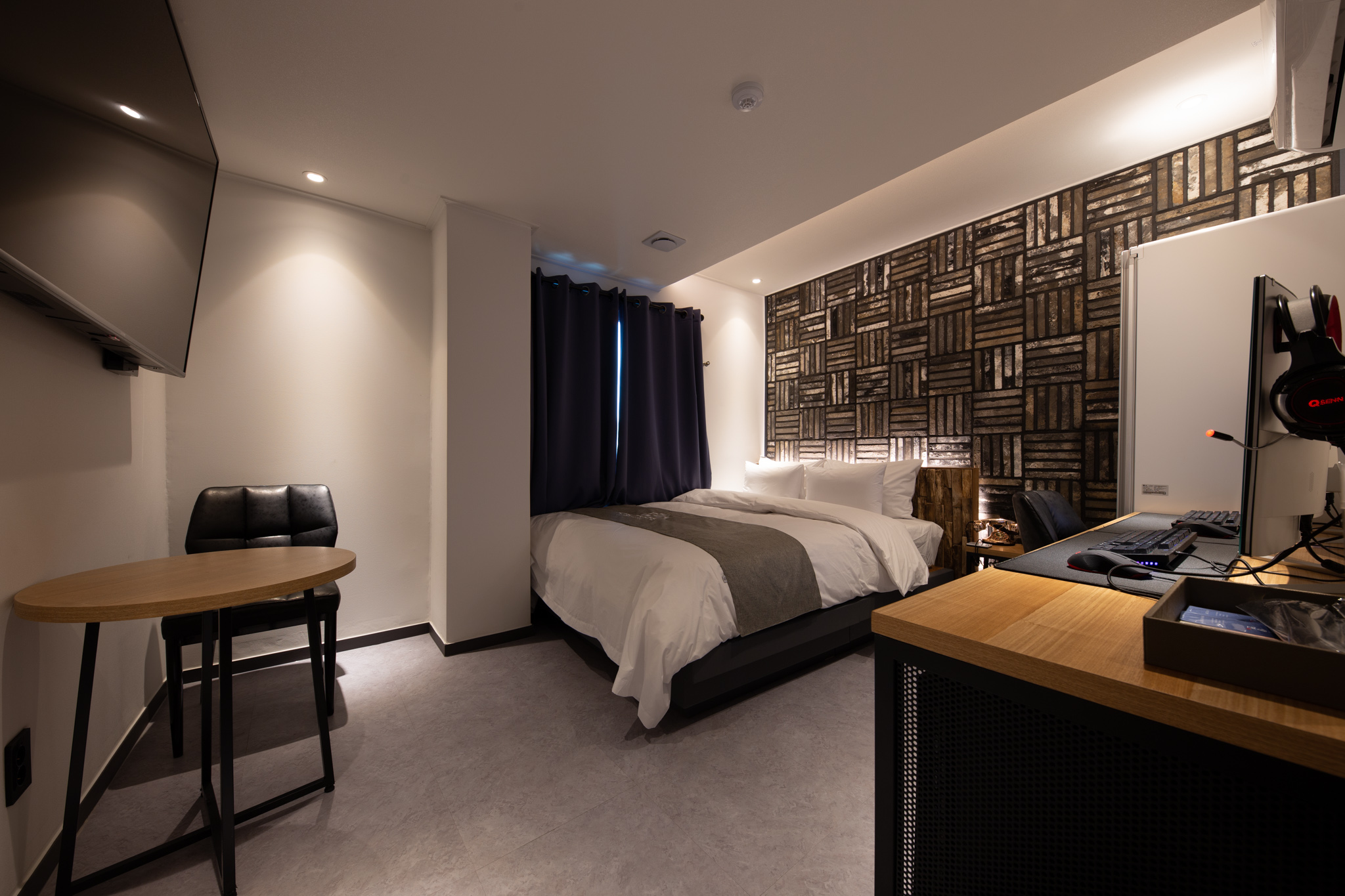 room detail thumbnail 0