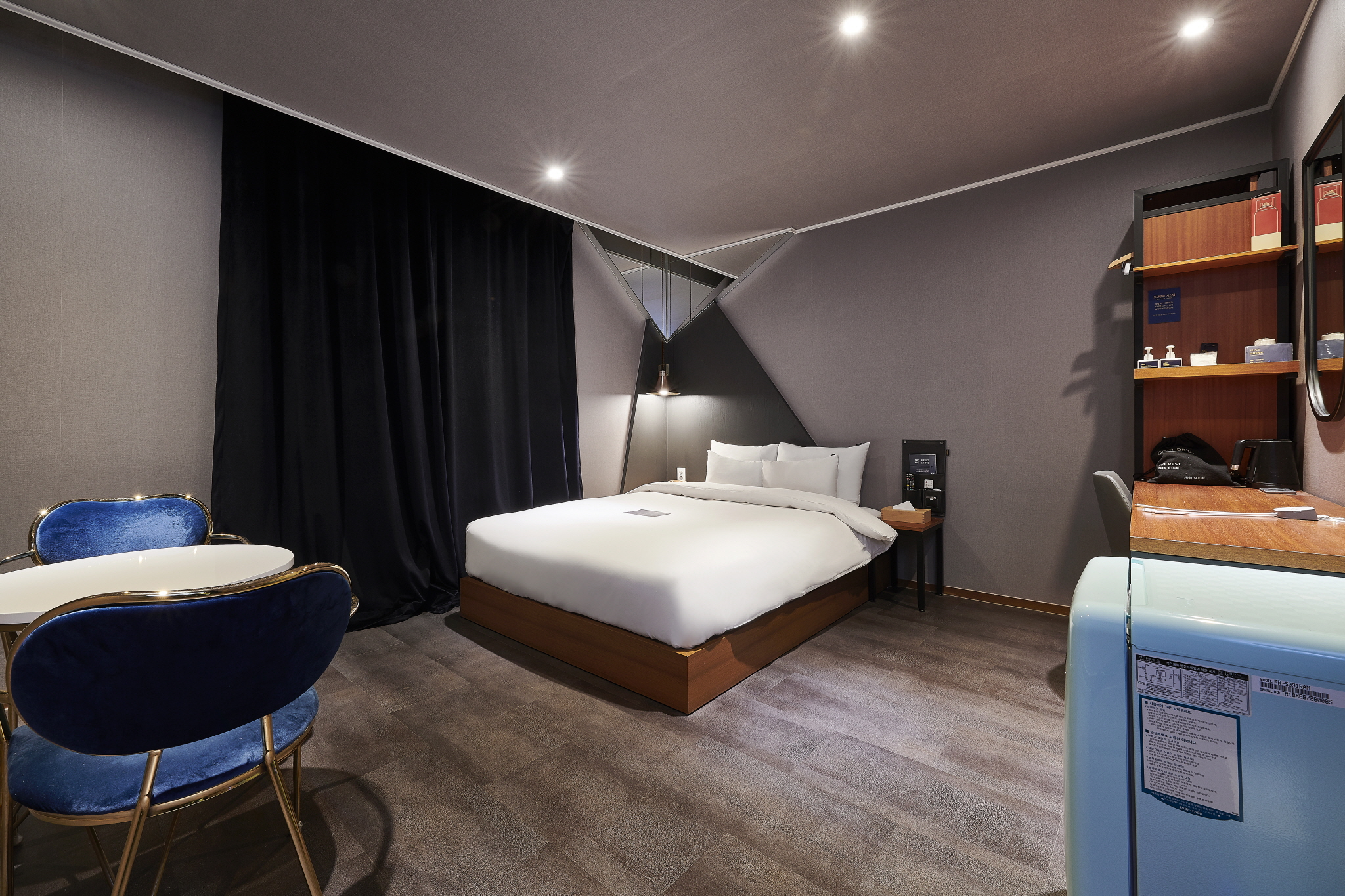 room detail thumbnail 0