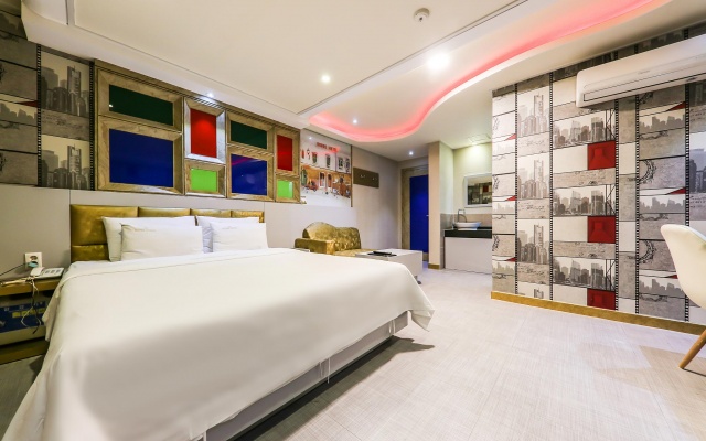 room detail thumbnail 1