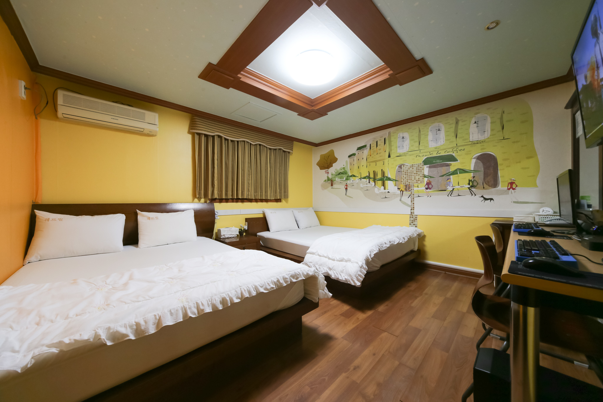 room detail thumbnail 1