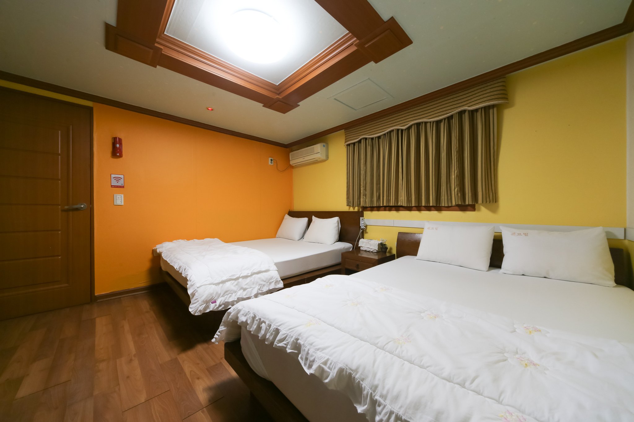 room detail thumbnail 2