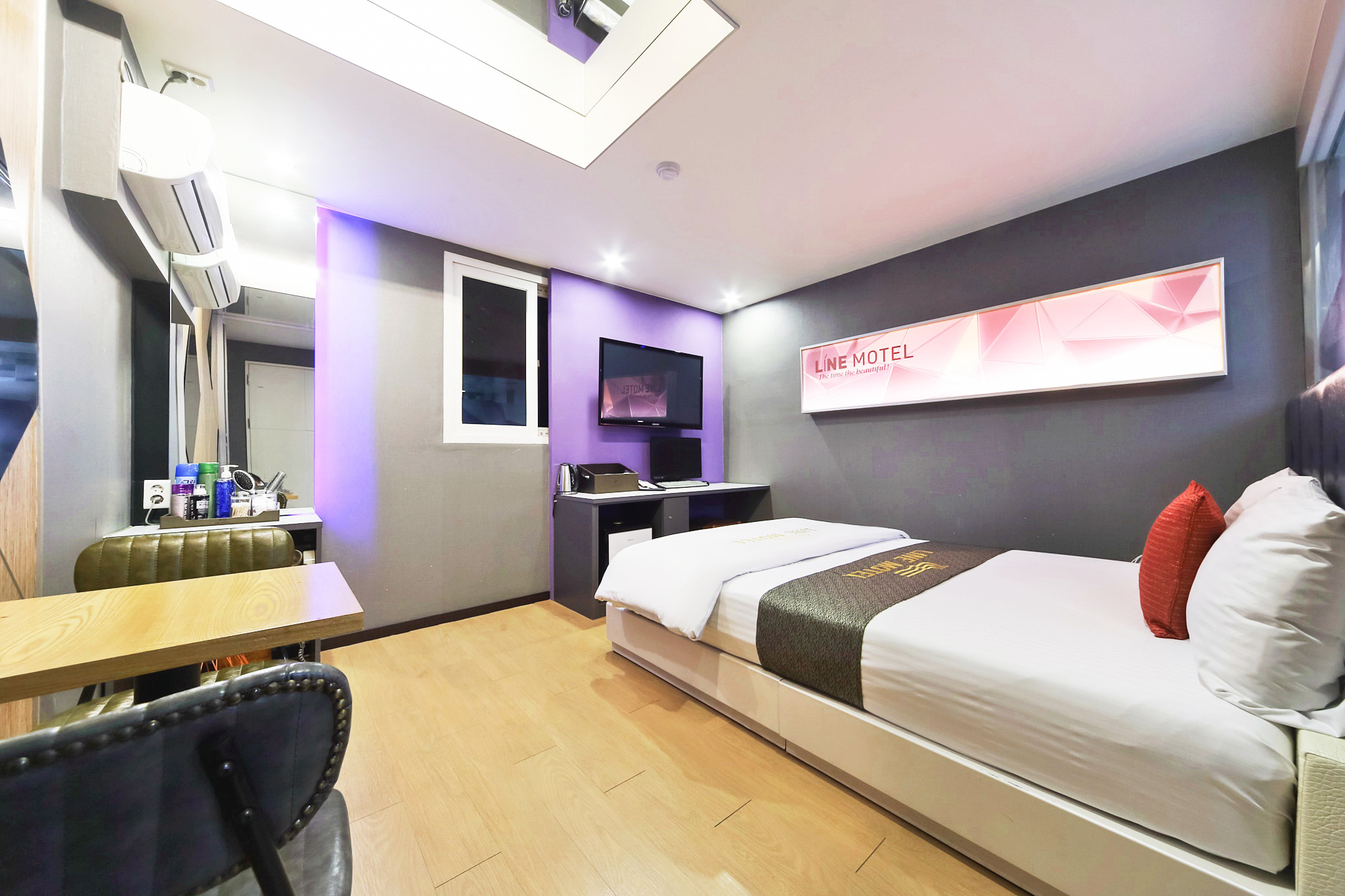 room detail thumbnail 2