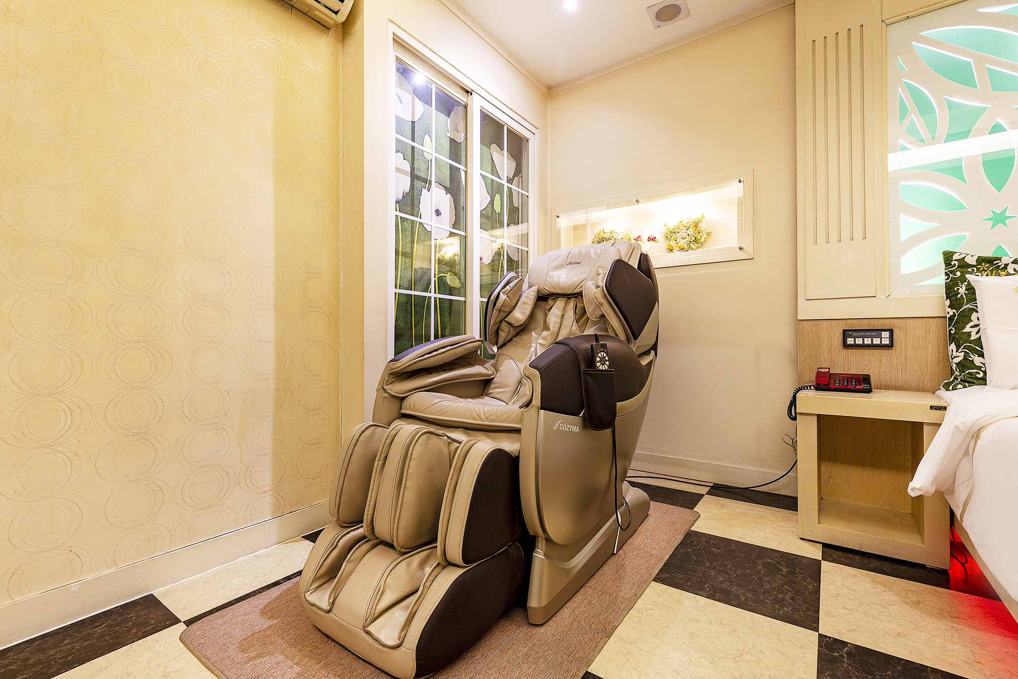 room detail thumbnail 1