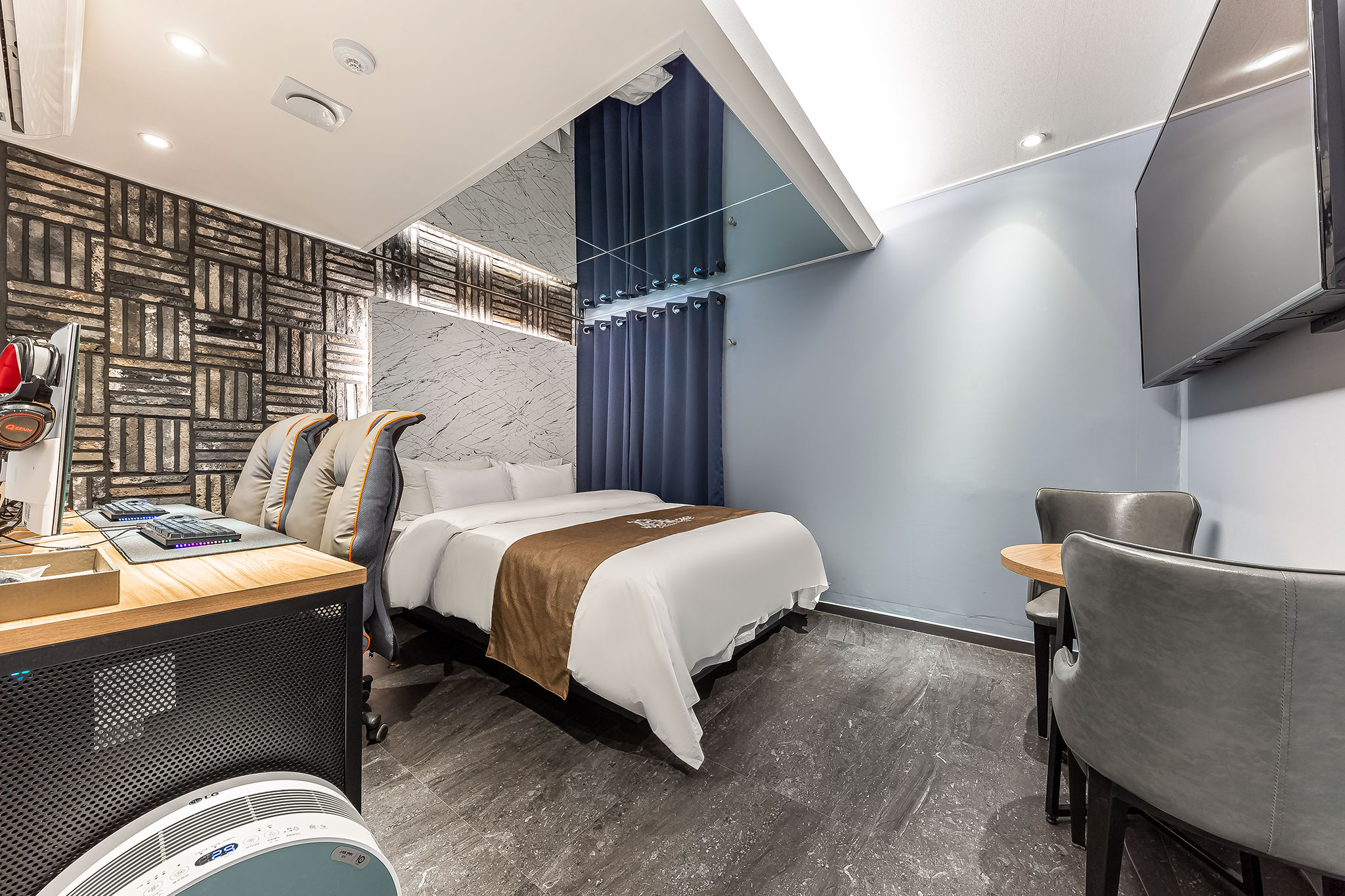 room detail thumbnail 0