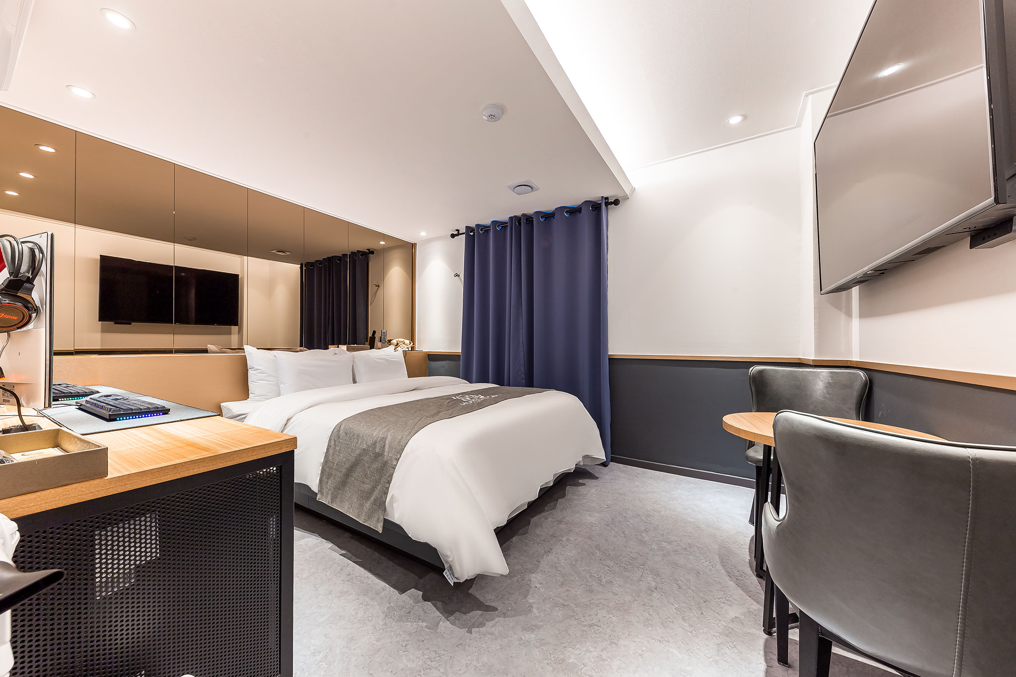 room detail thumbnail 0