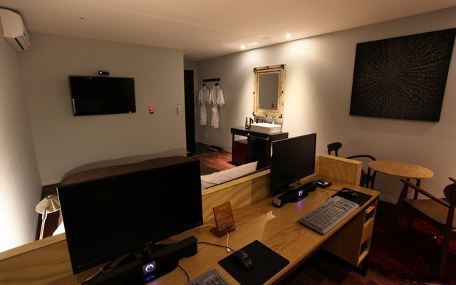 room detail thumbnail 1