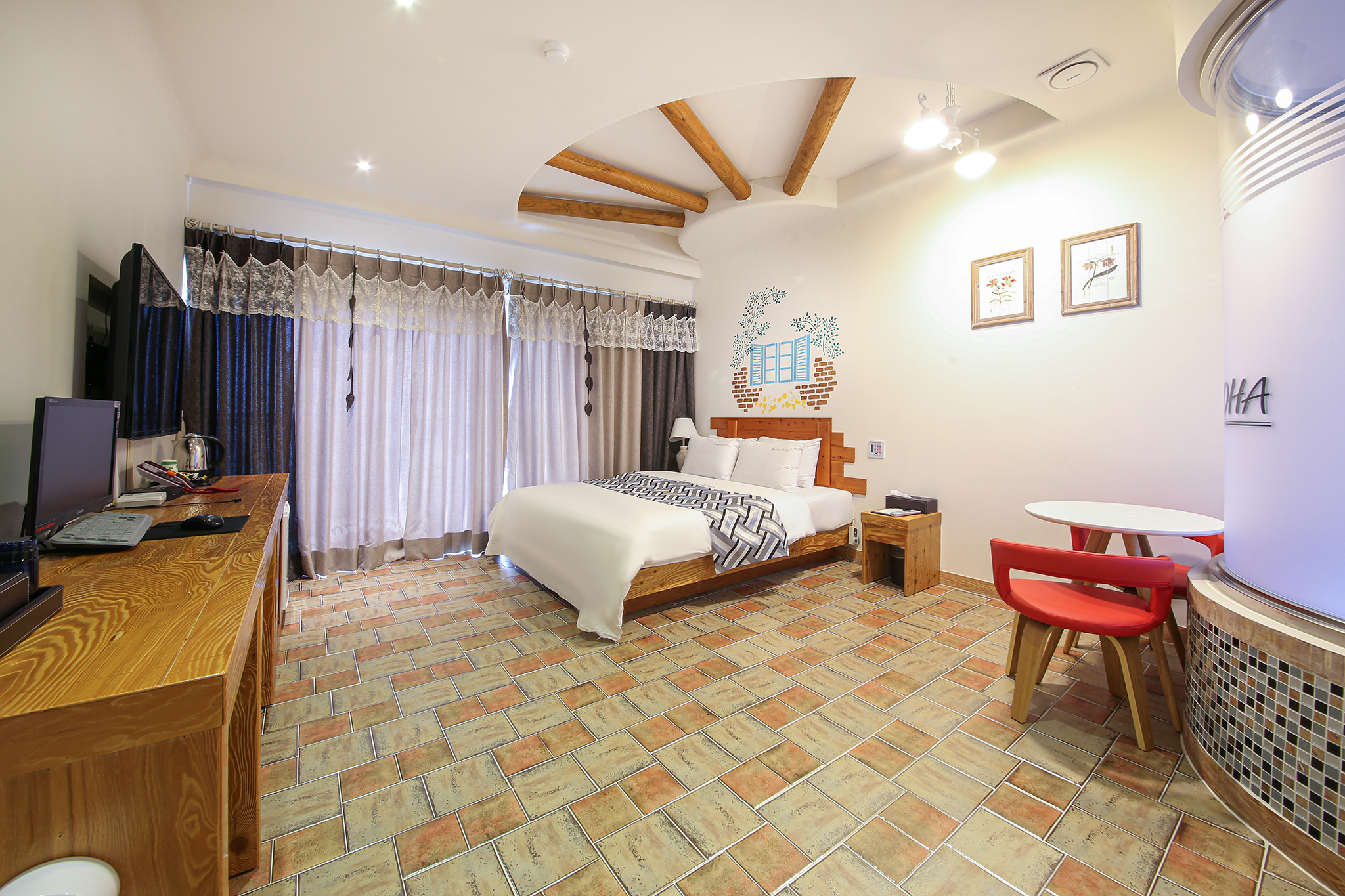 room detail thumbnail 1