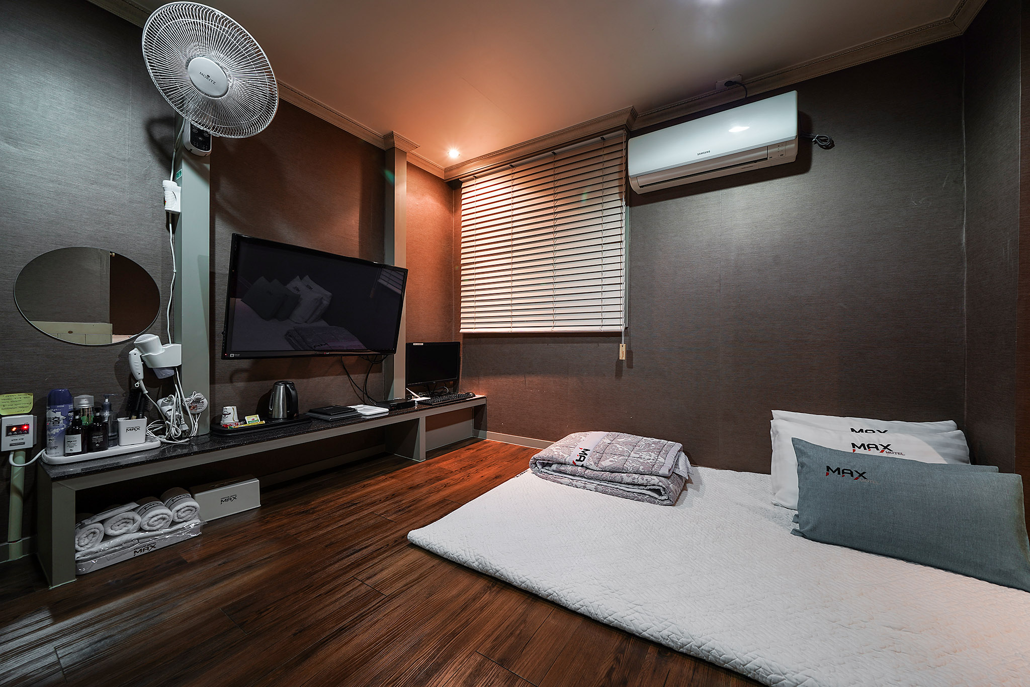 room detail thumbnail 2