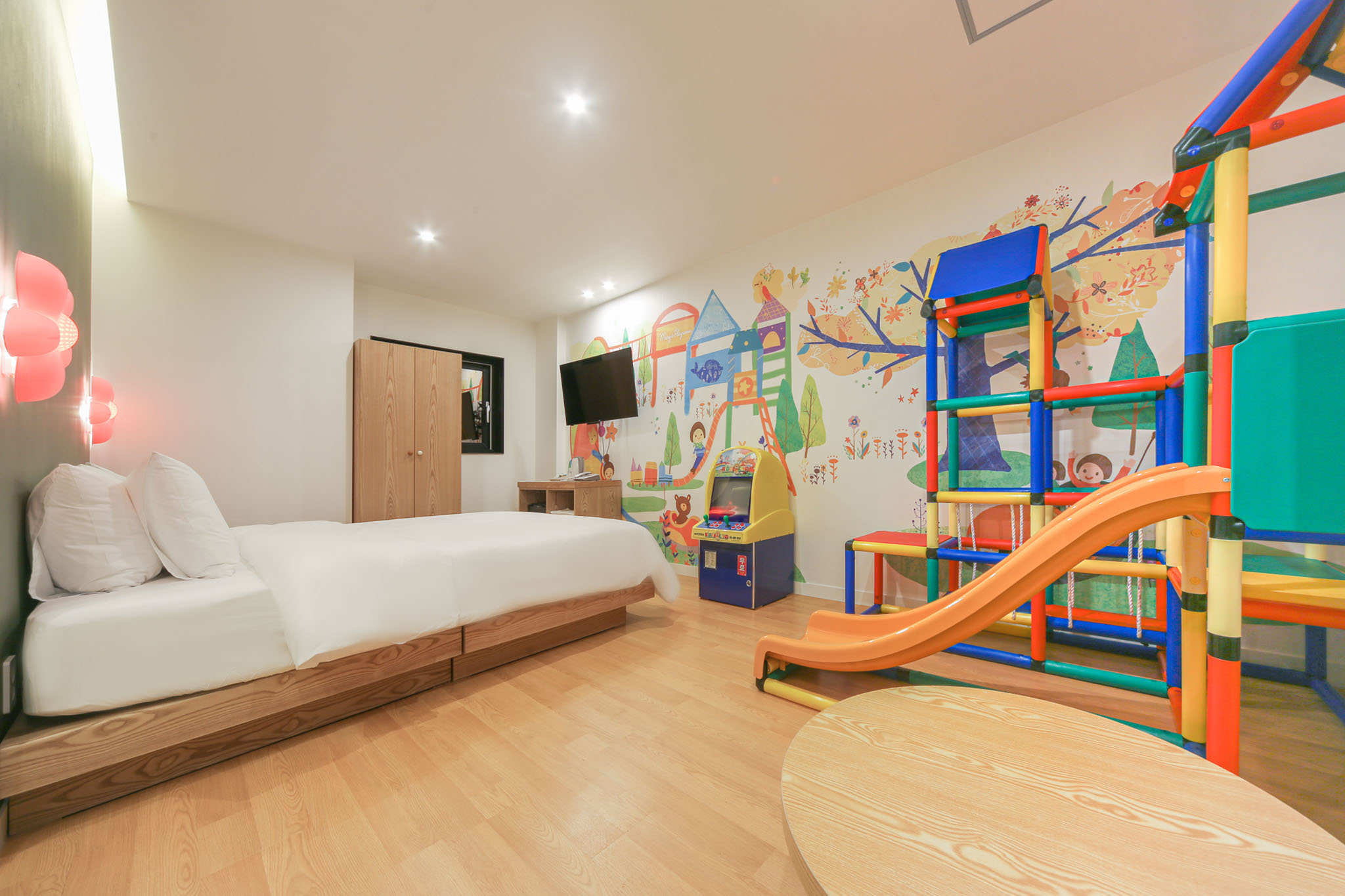 room detail thumbnail 2