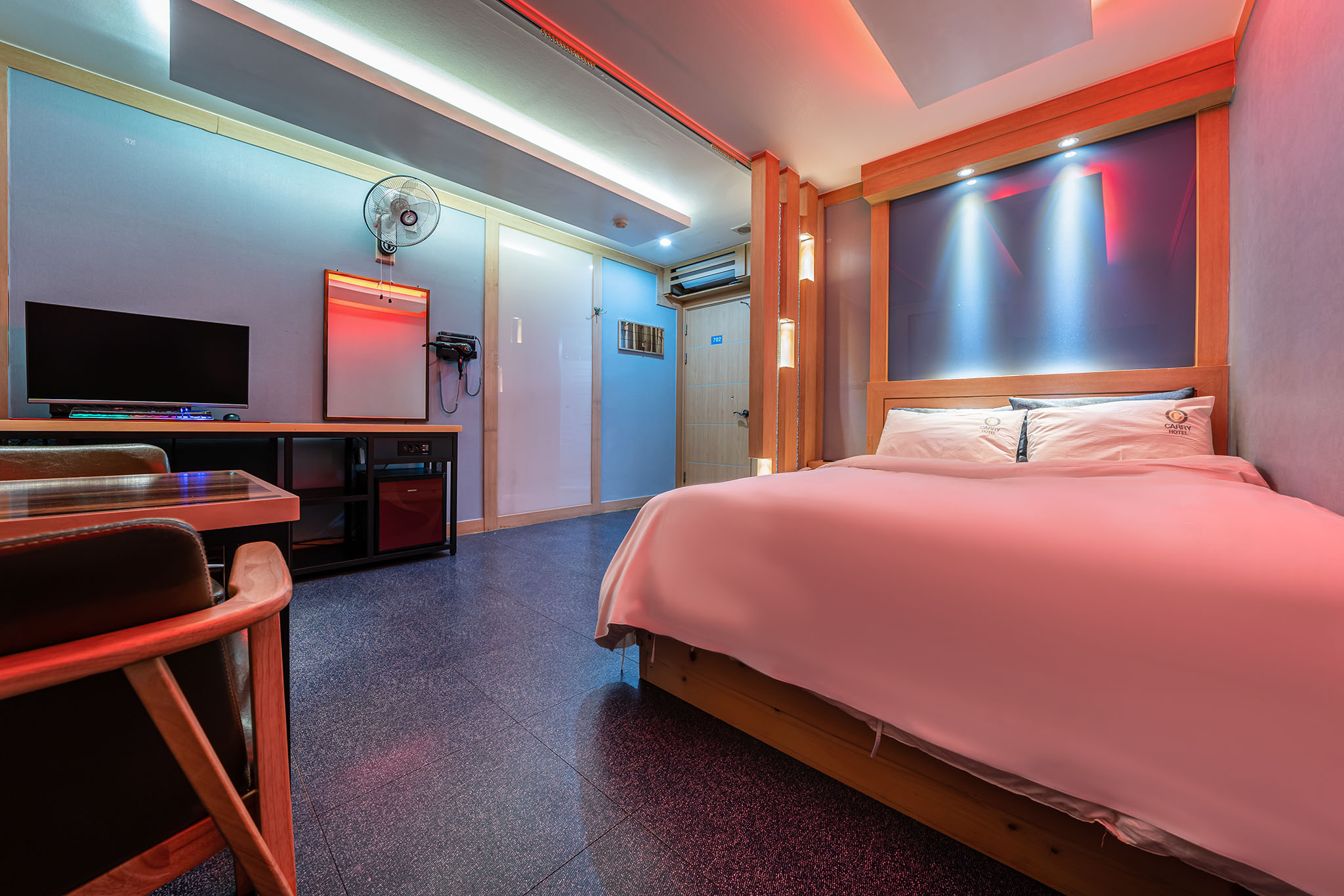 room detail thumbnail 2