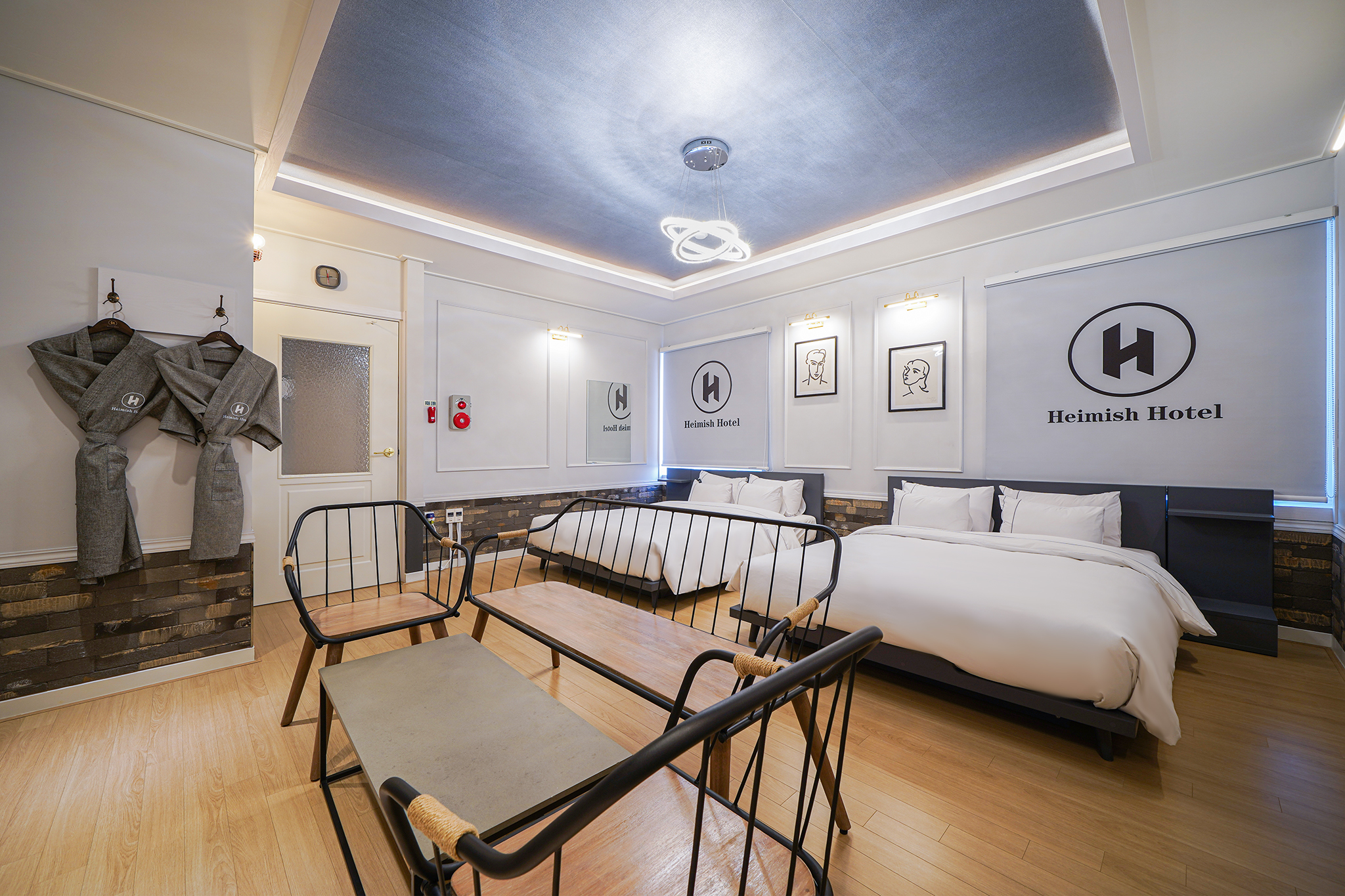 room detail thumbnail 1