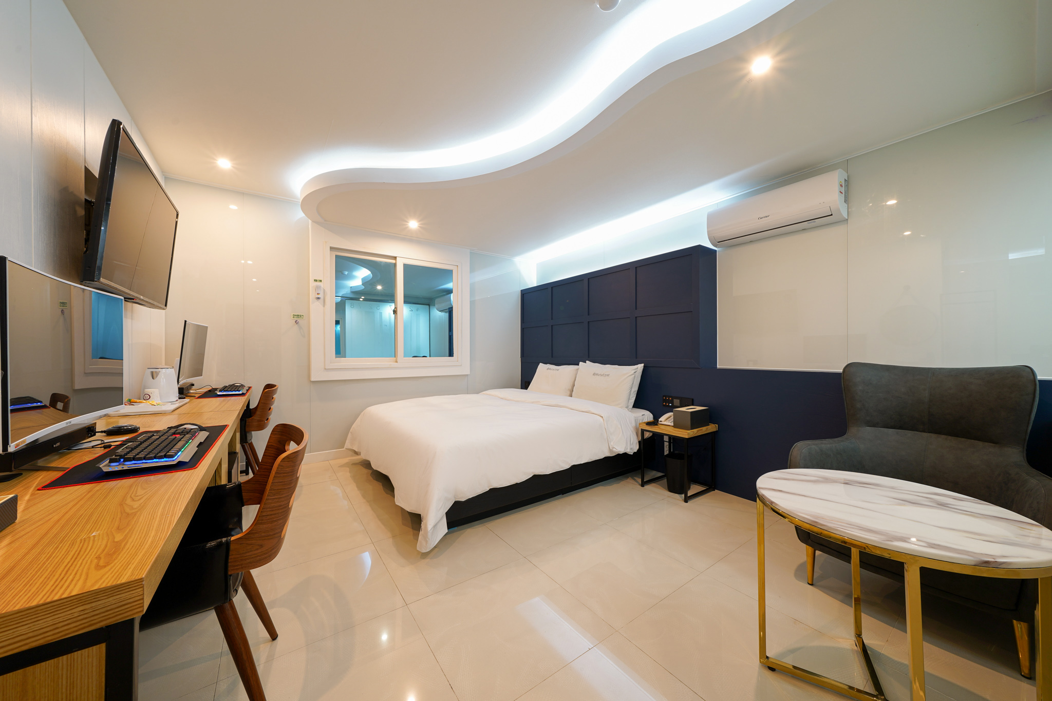 room detail thumbnail 2