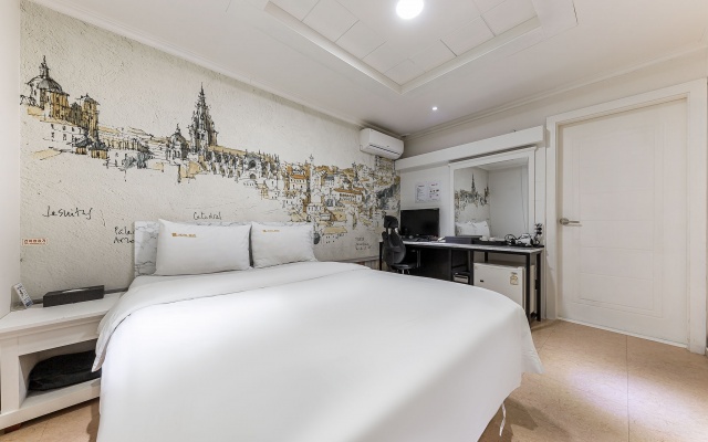 room detail thumbnail 1