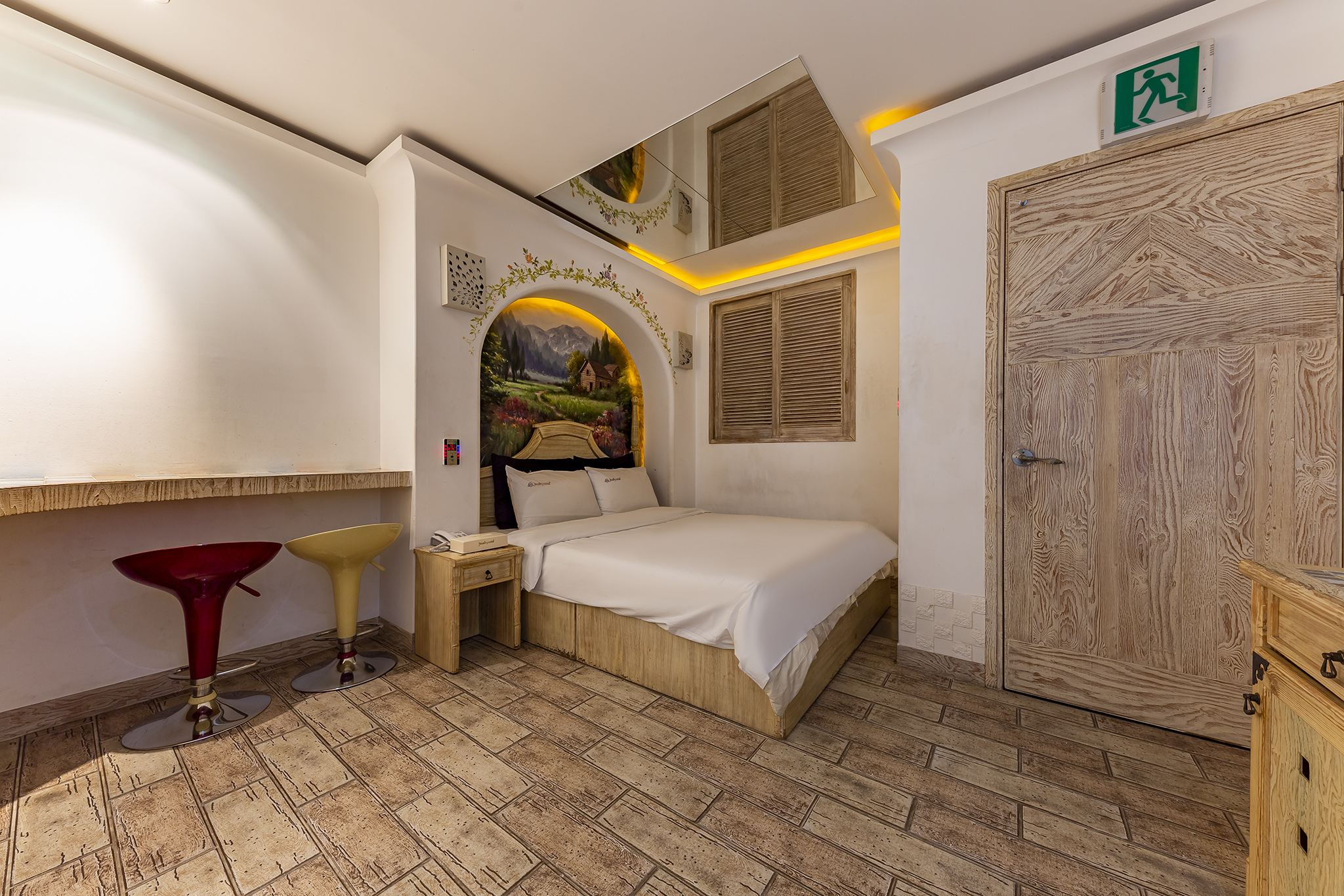 room detail thumbnail 0