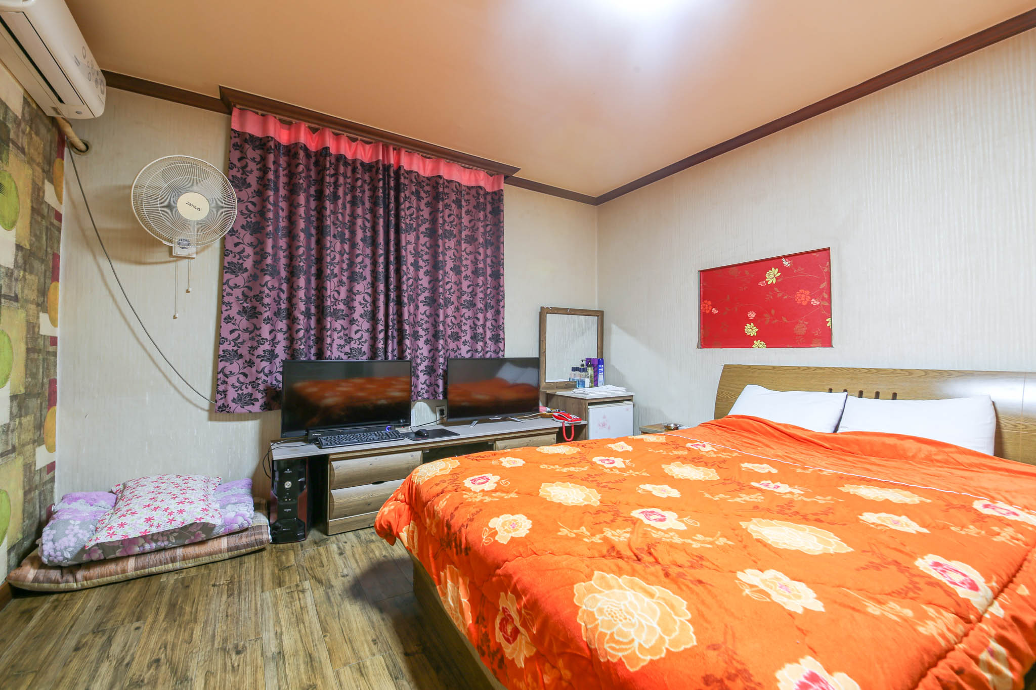 room detail thumbnail 0