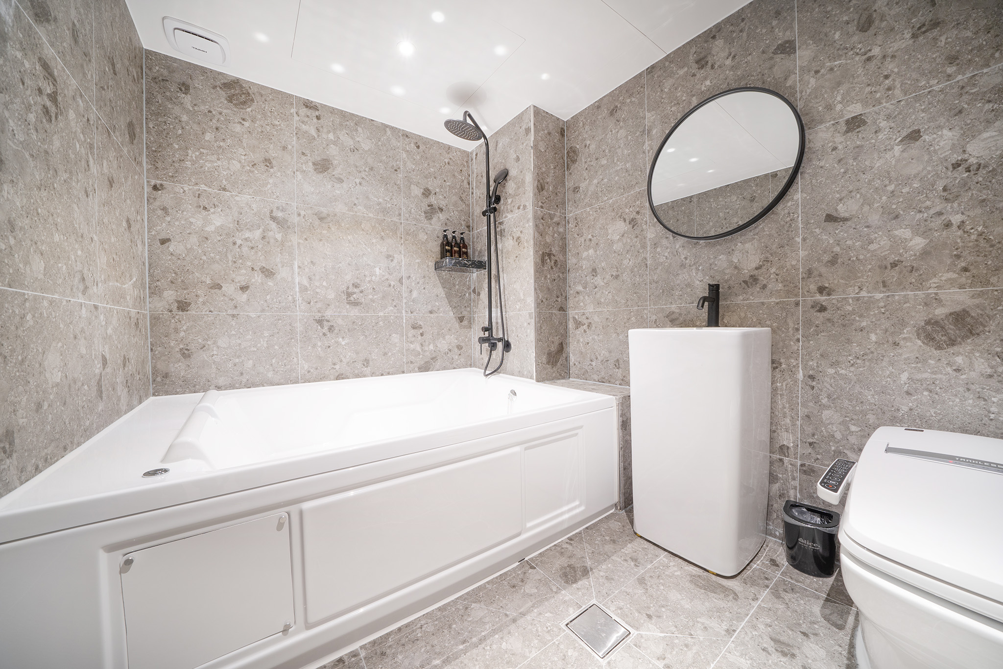 room detail thumbnail 2