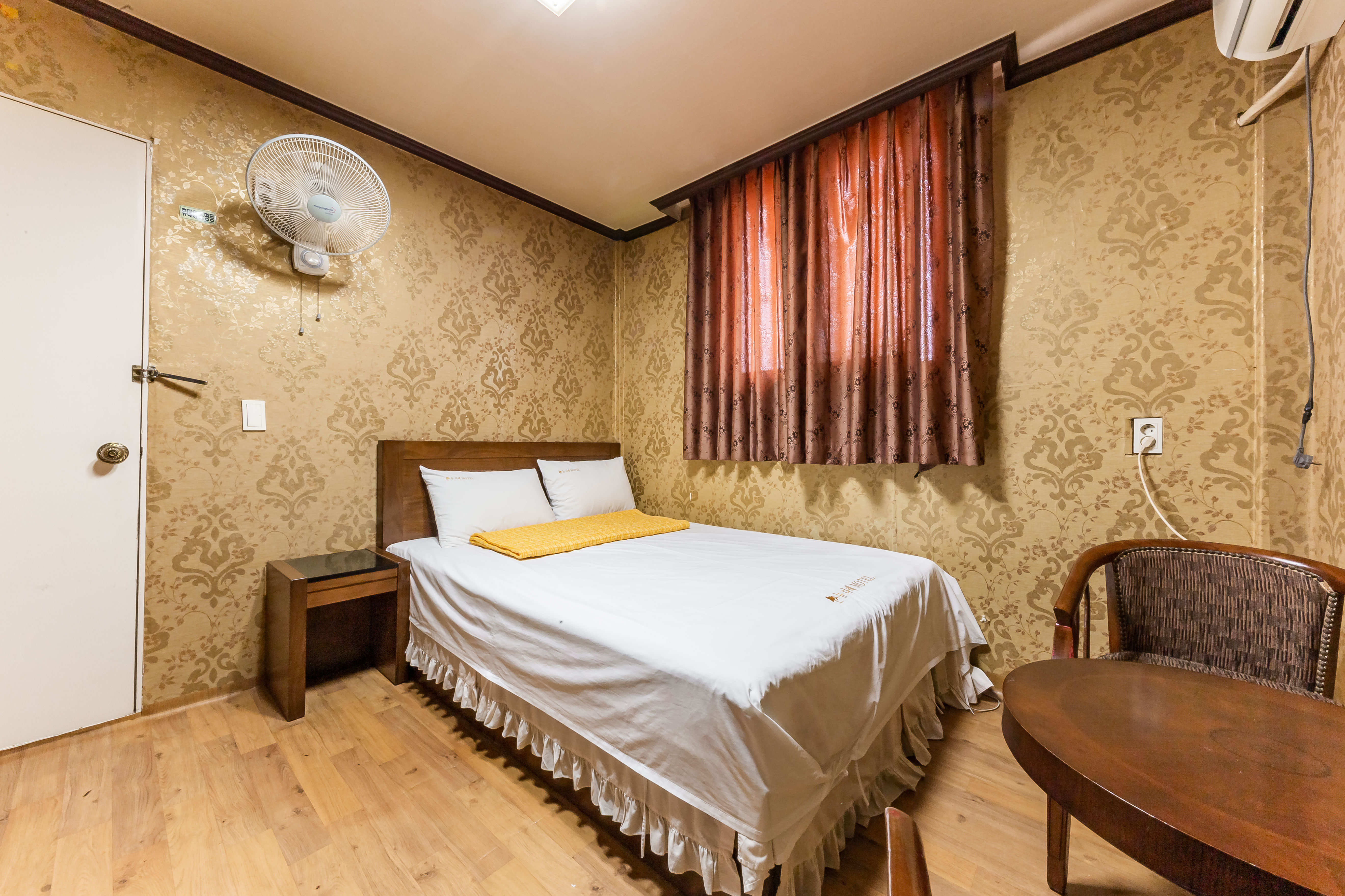 room detail thumbnail 0