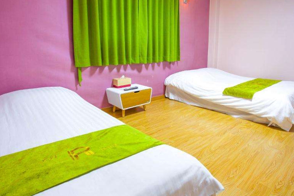 room detail thumbnail 0