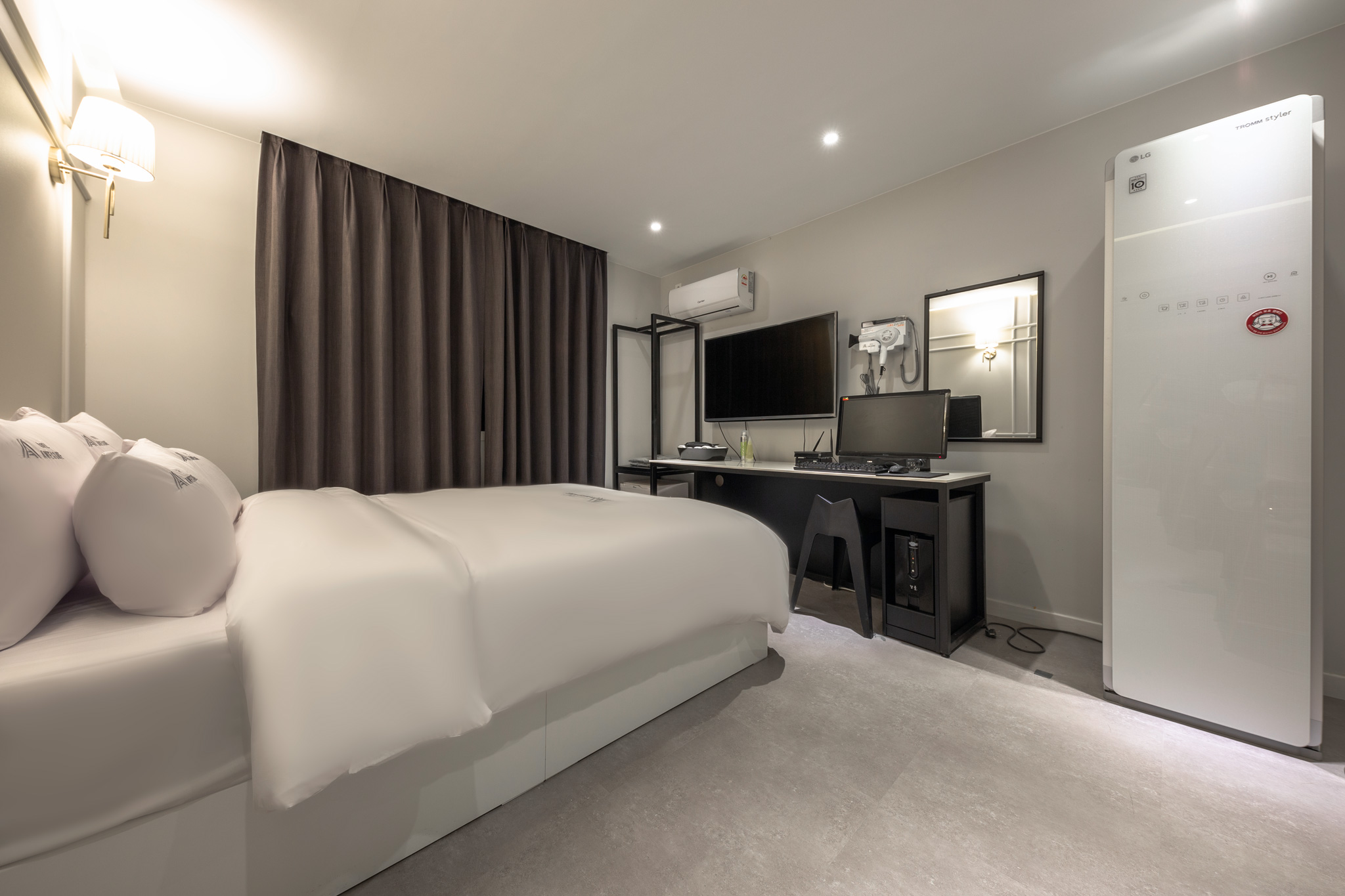 room detail thumbnail 2