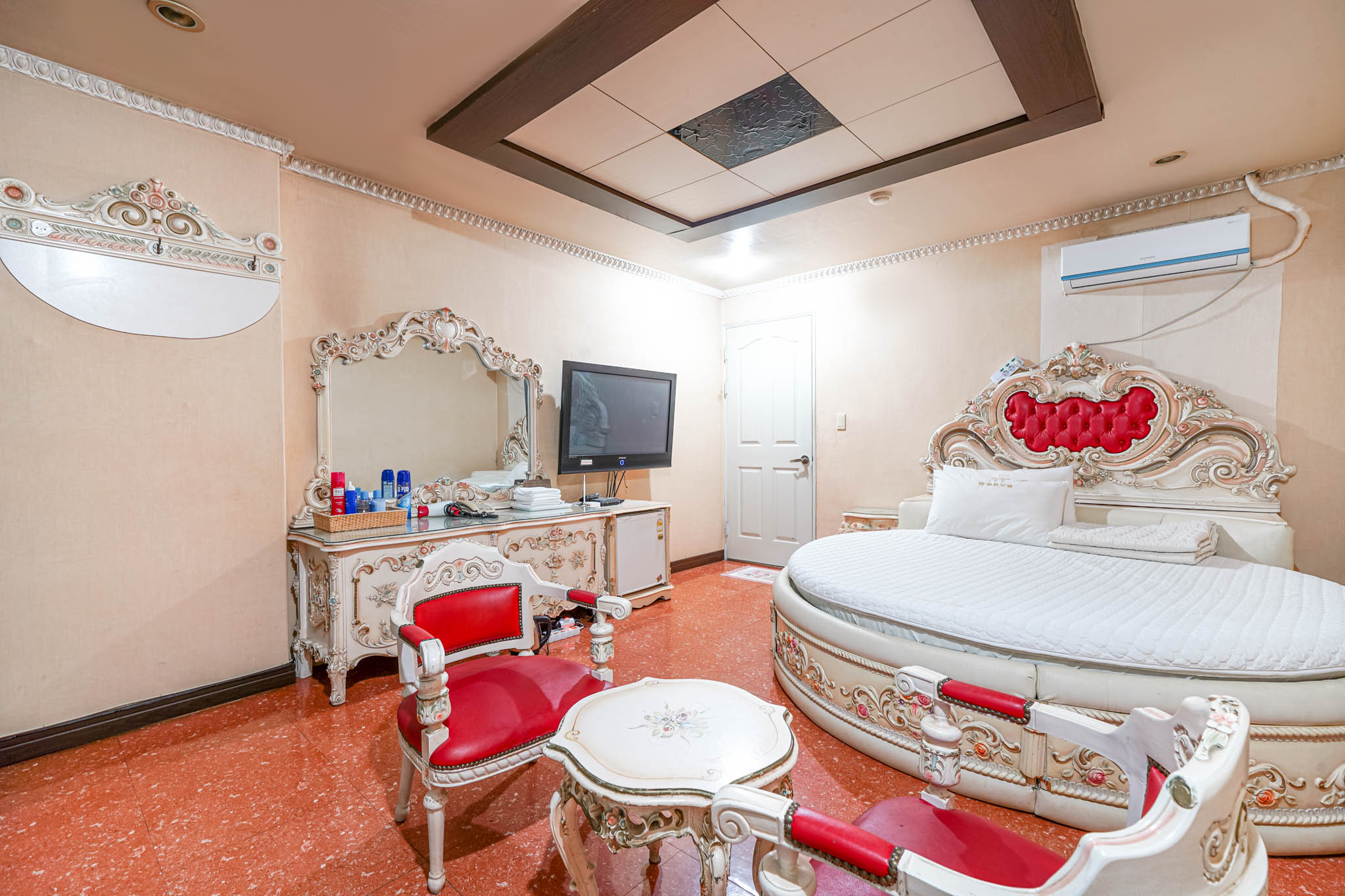 room detail thumbnail 0