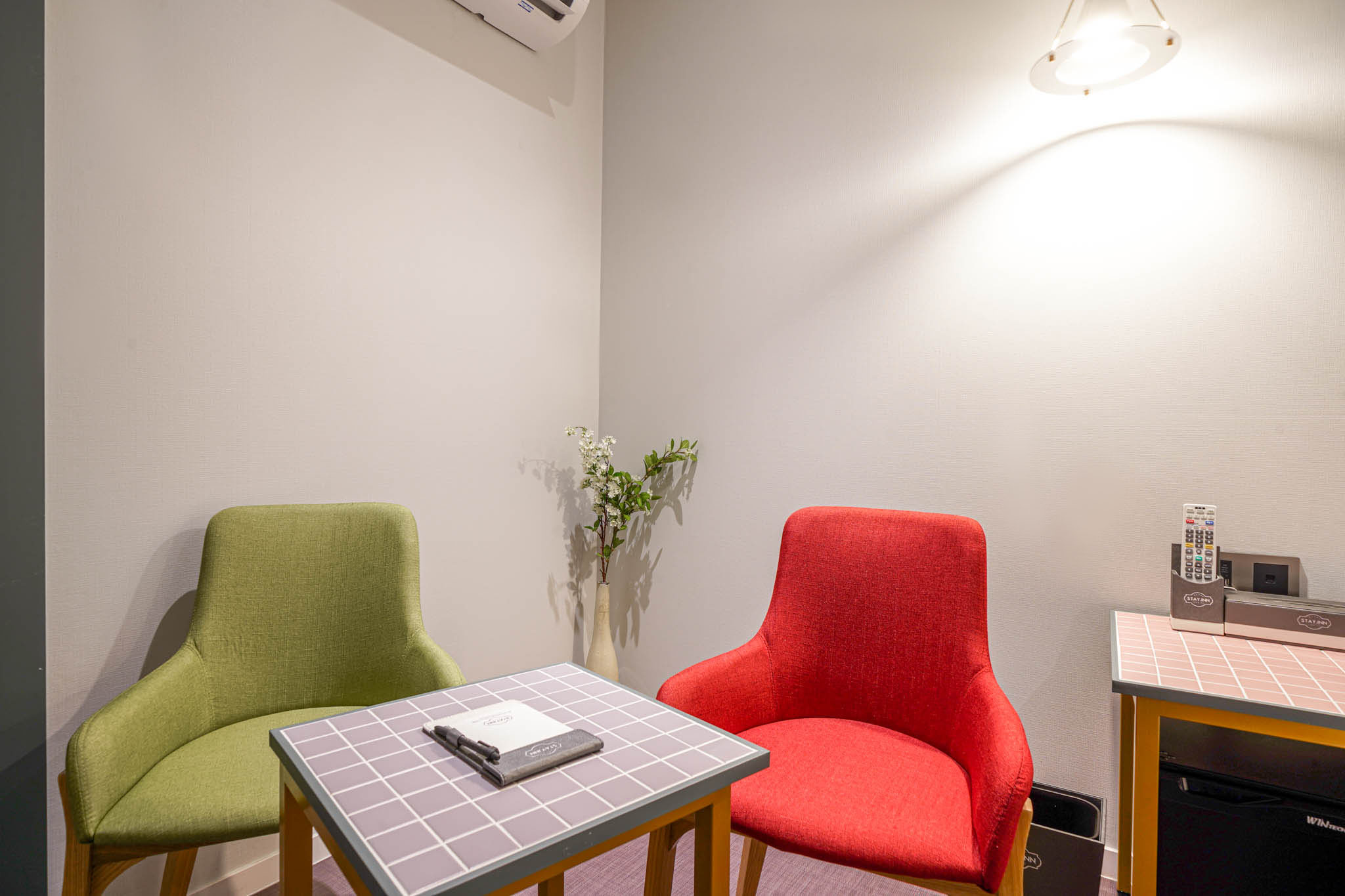 room detail thumbnail 2