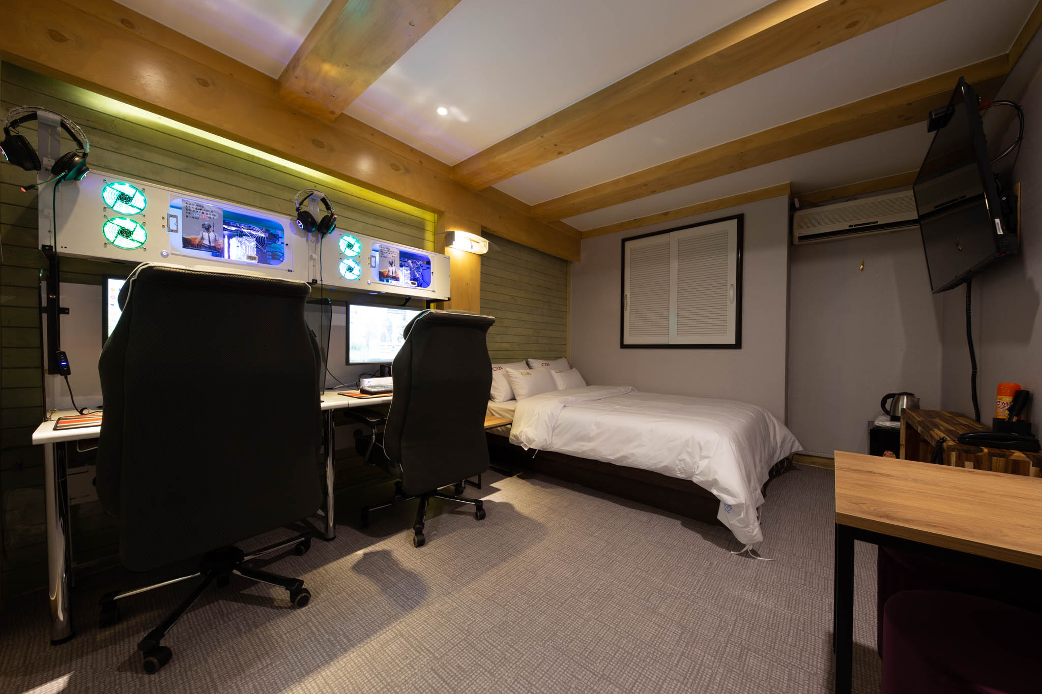 room detail thumbnail 2