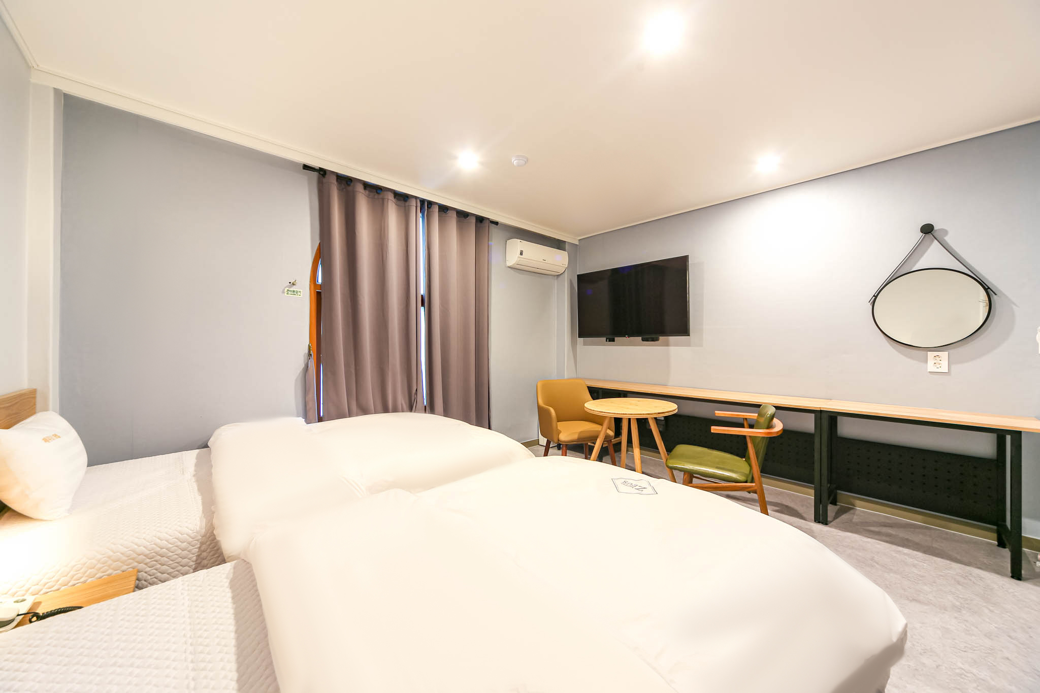 room detail thumbnail 1