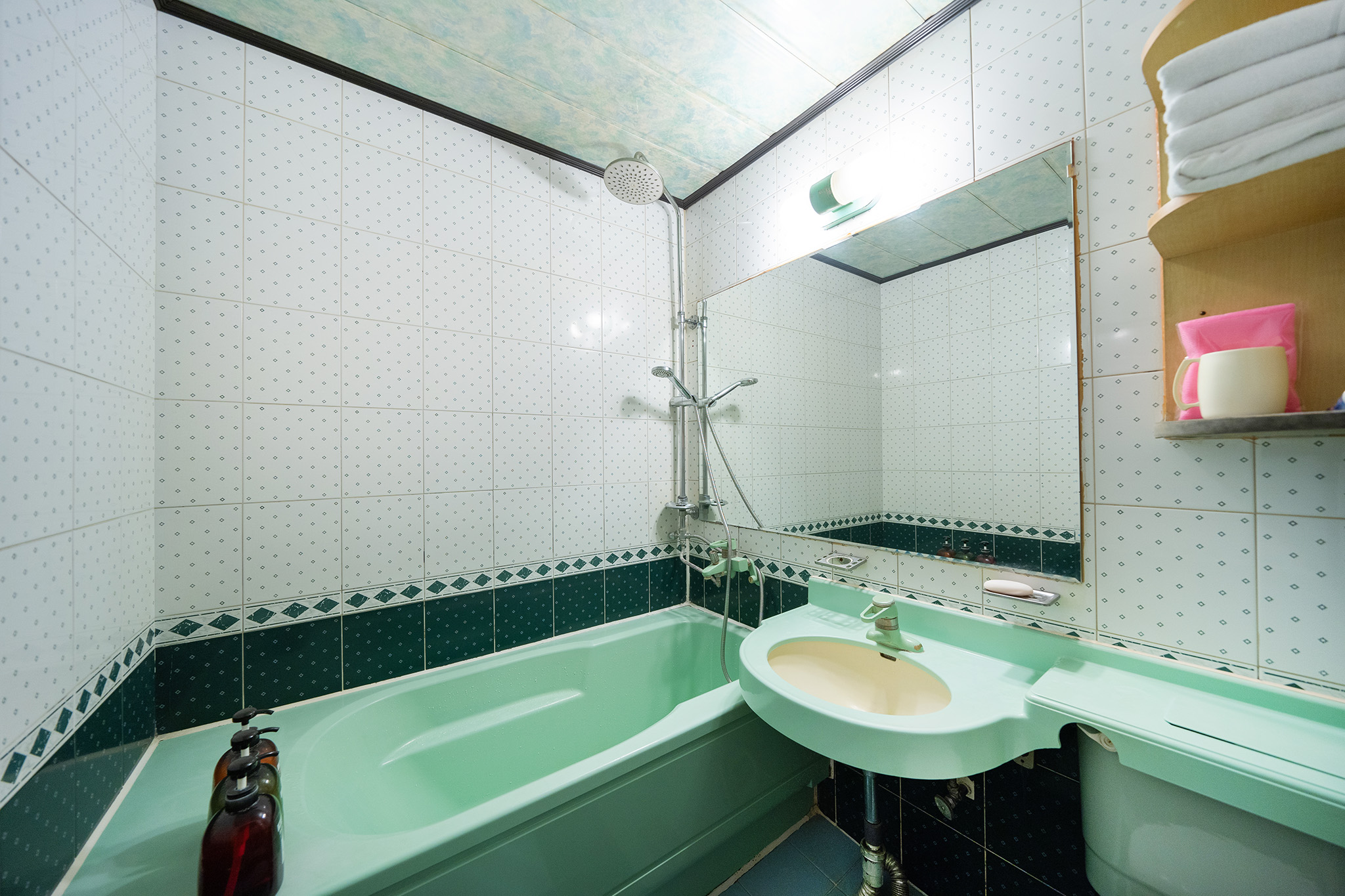 room detail thumbnail 2