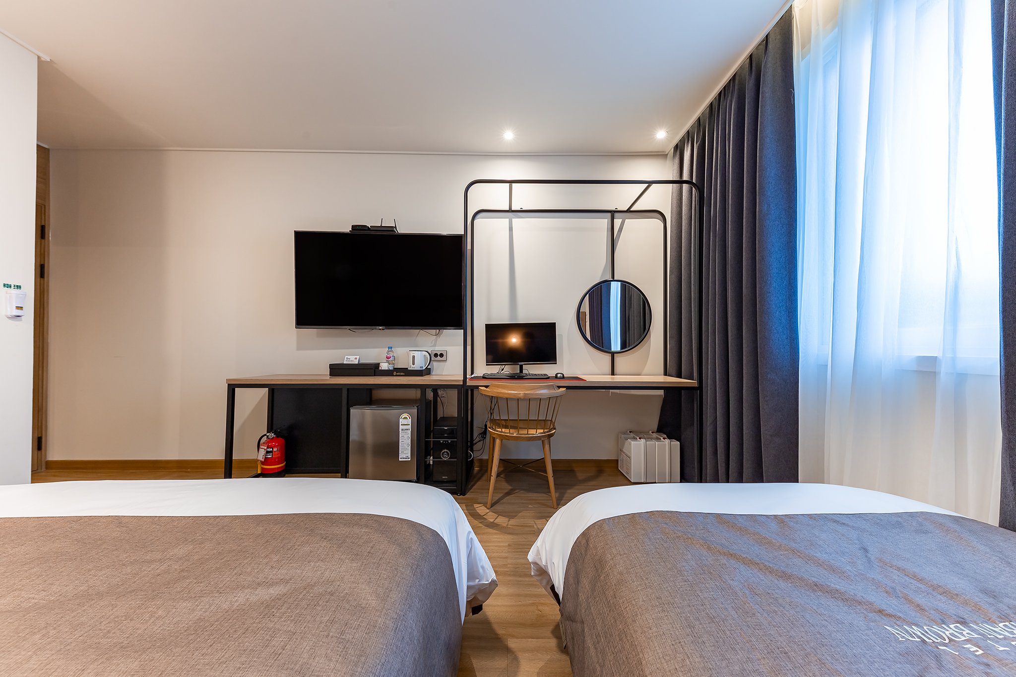 room detail thumbnail 2