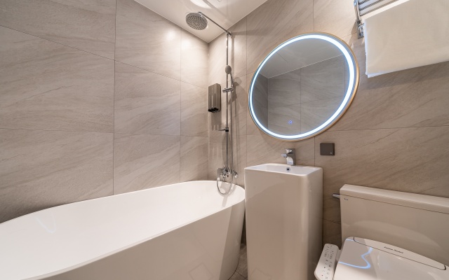 room detail thumbnail 2