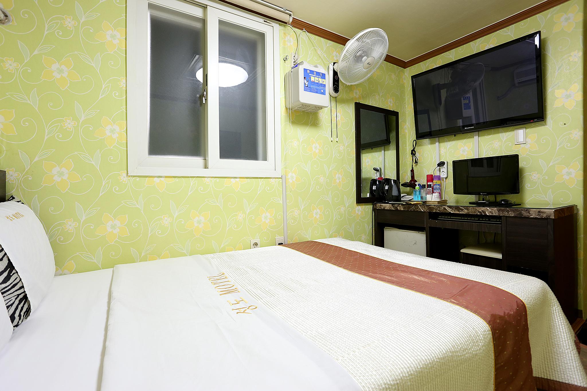 room detail thumbnail 1