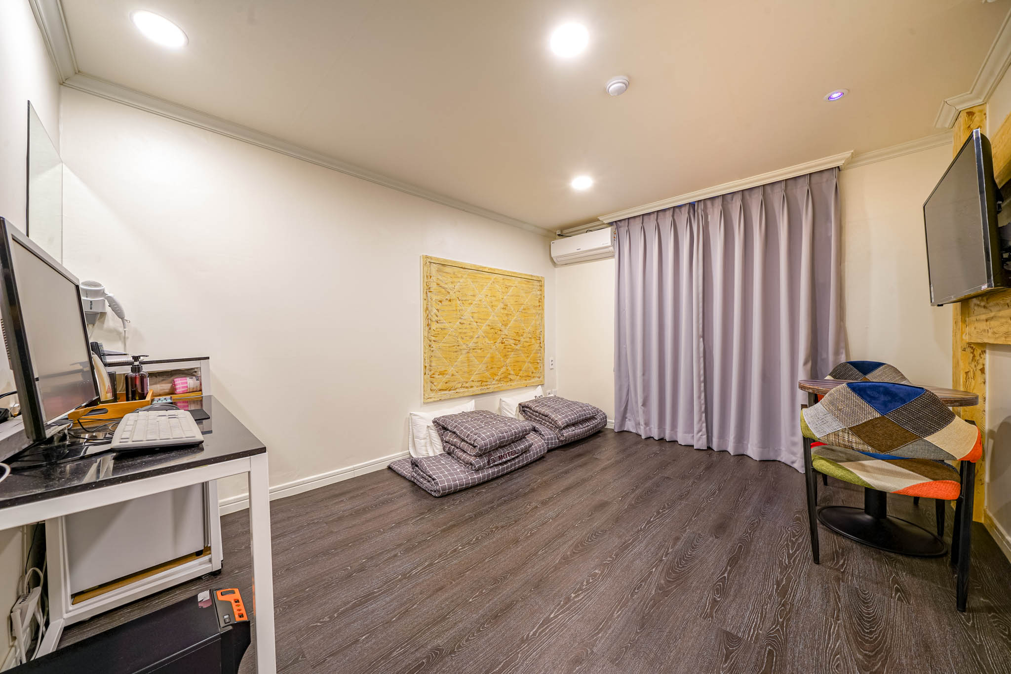 room detail thumbnail 1