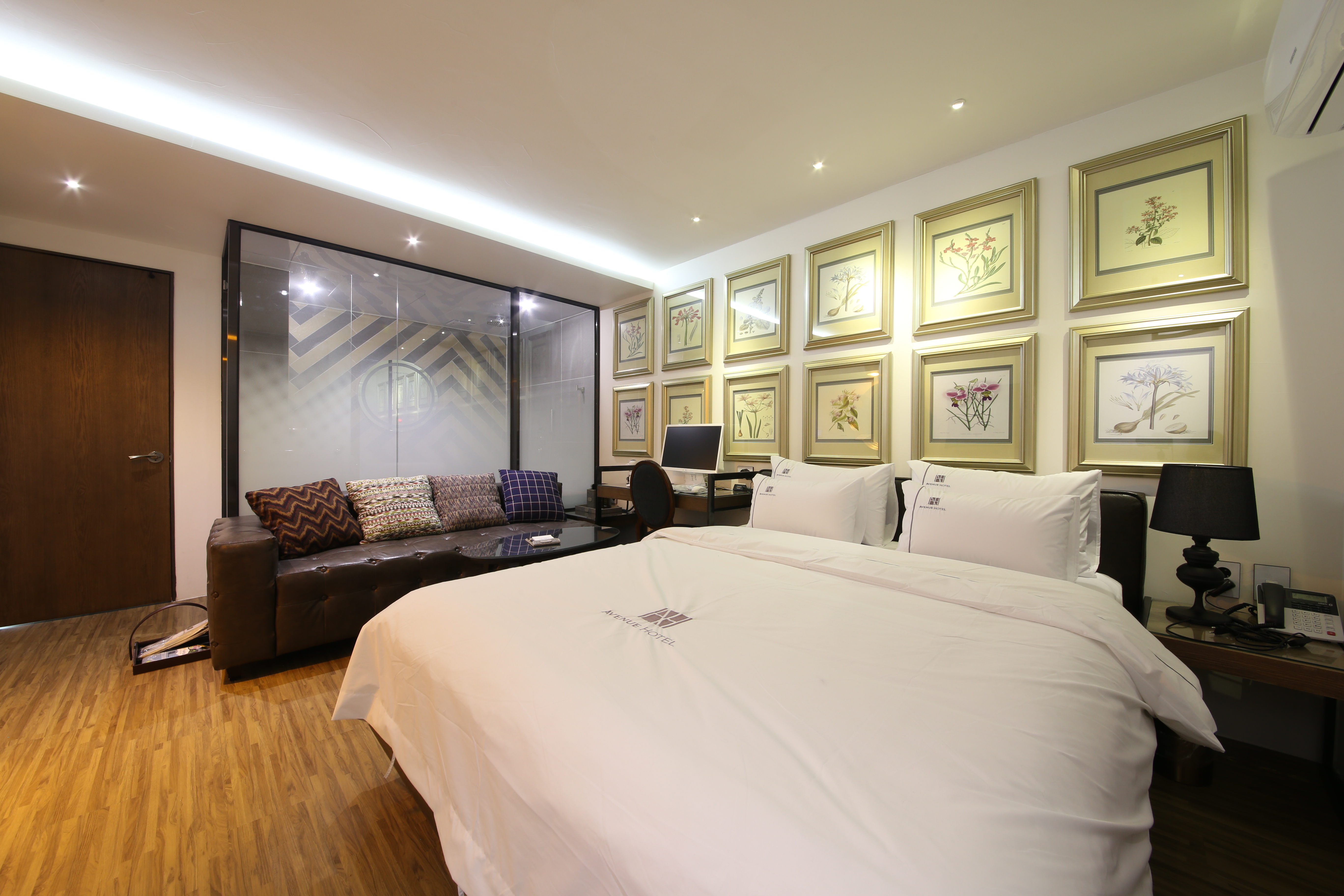 room detail thumbnail 1