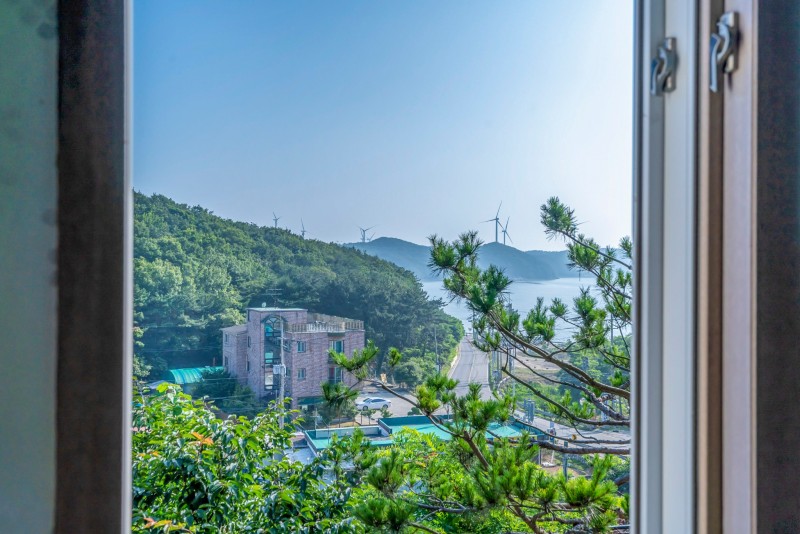 https://yaimg.yanolja.com/v5/2020/07/20/09/5f14e98d5bf3d4.28529322.jpg