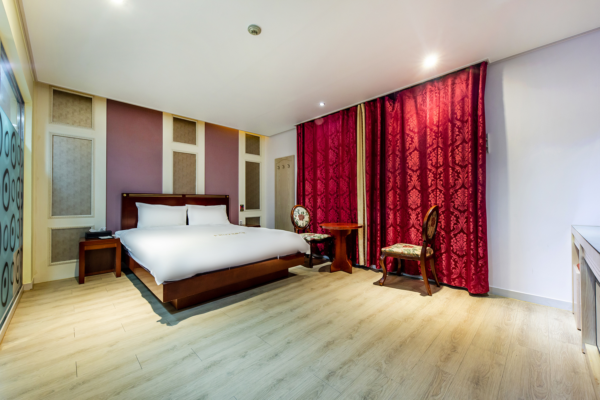 room detail thumbnail 0