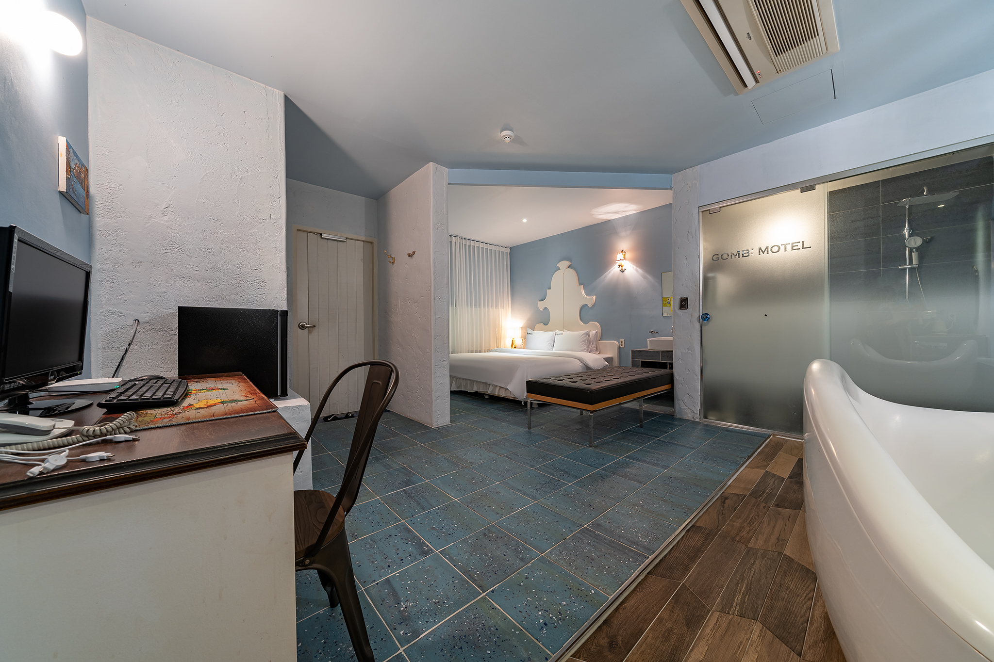 room detail thumbnail 1