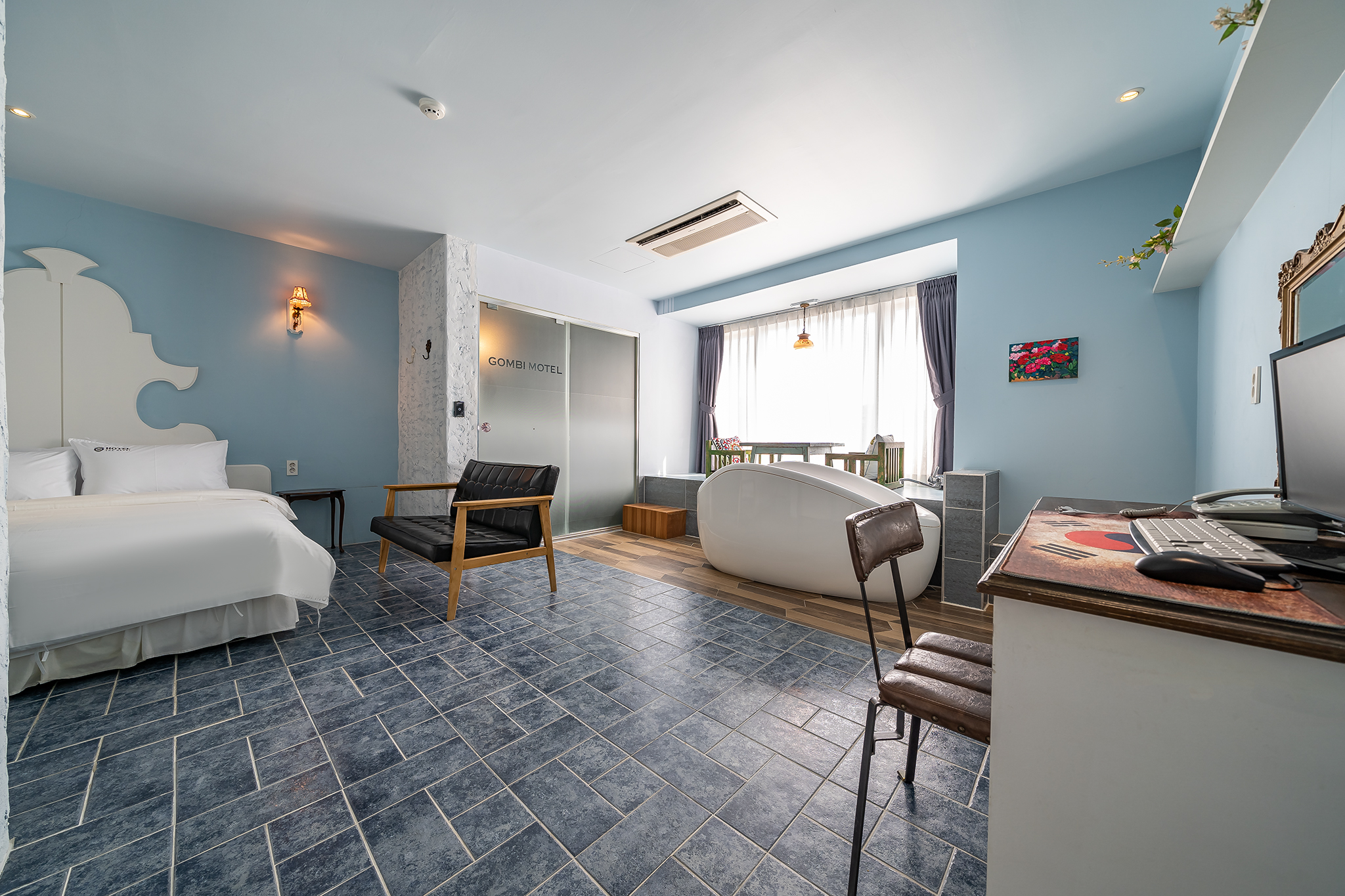 room detail thumbnail 0