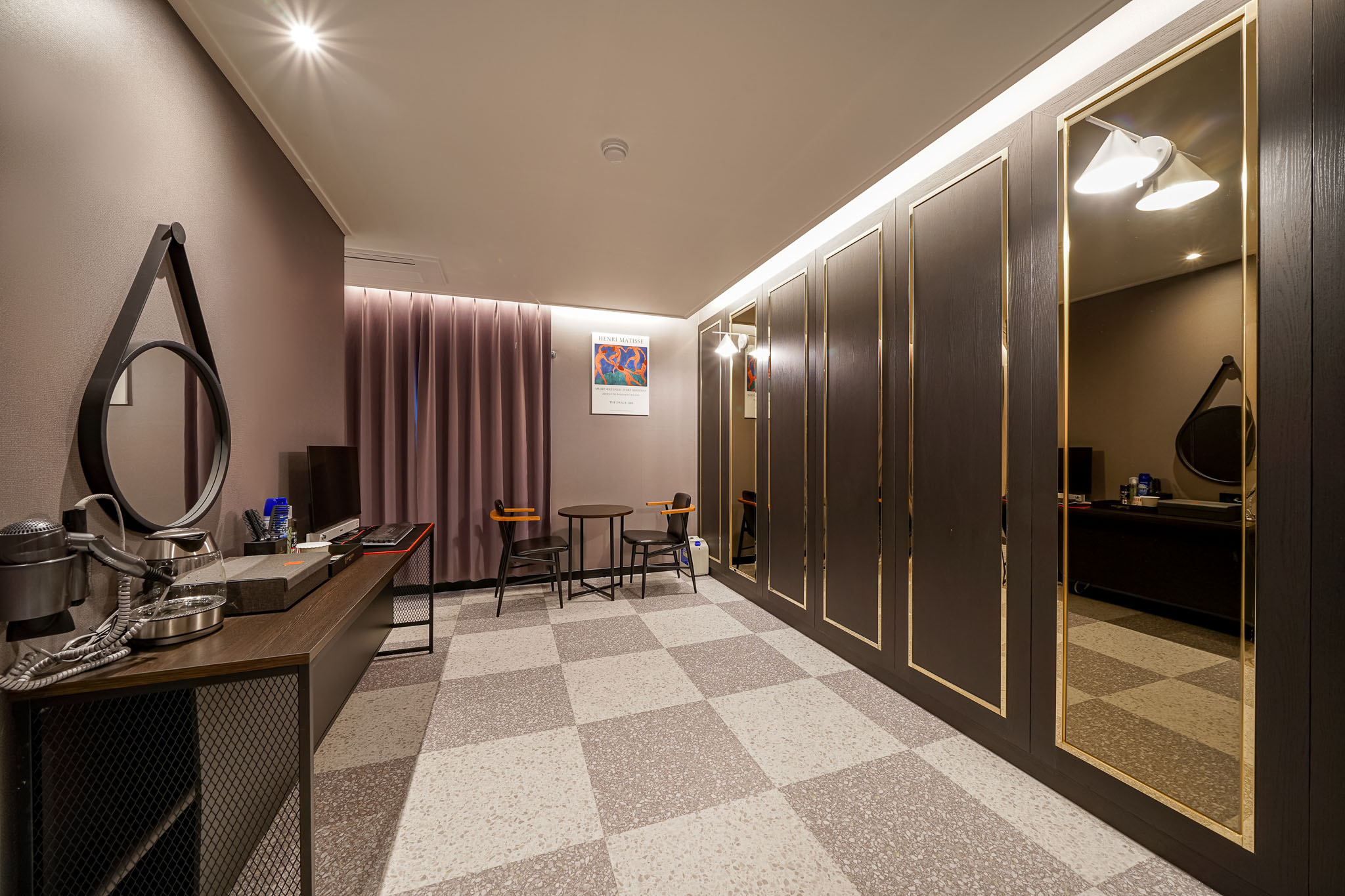 room detail thumbnail 1