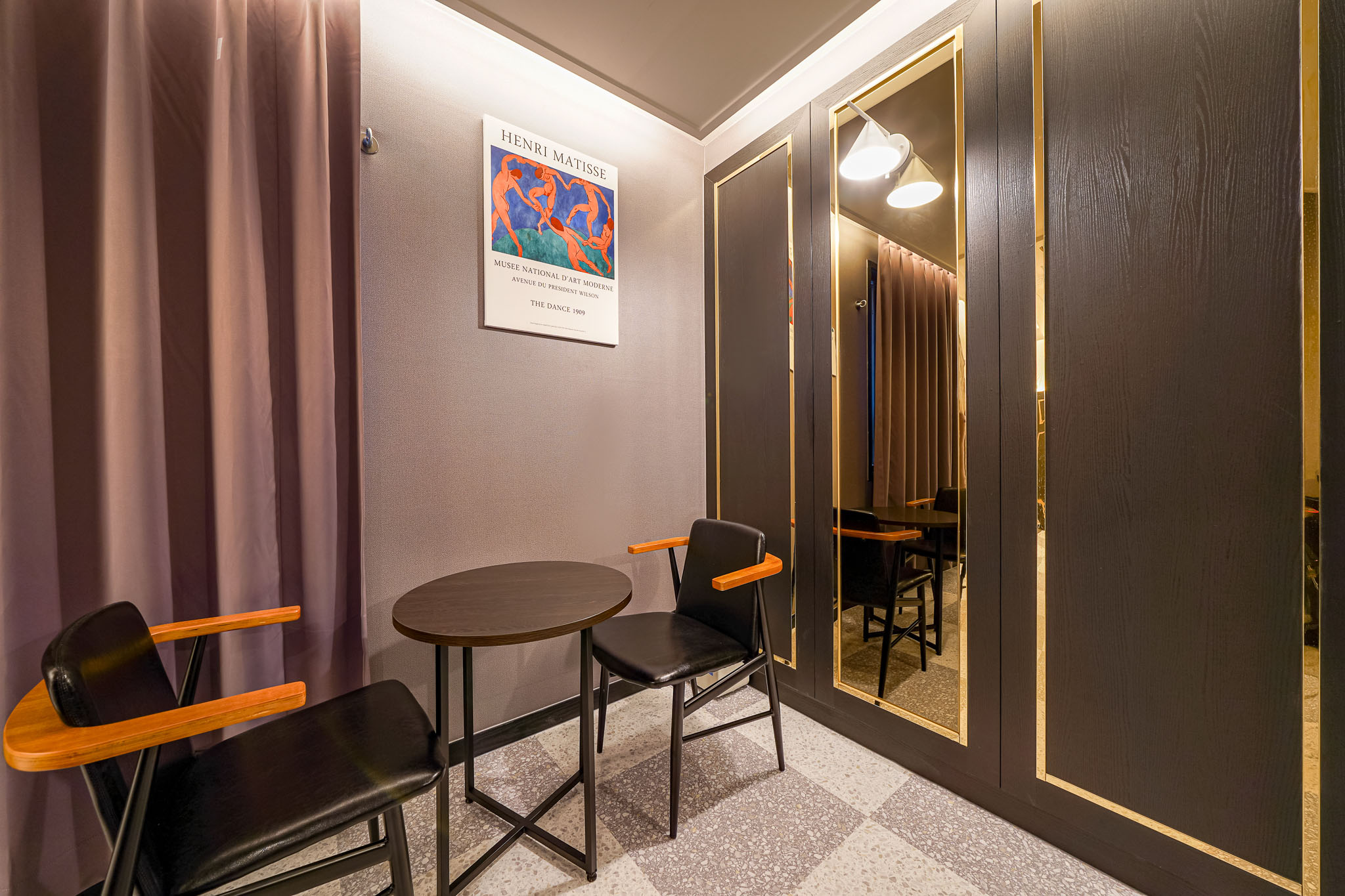 room detail thumbnail 2