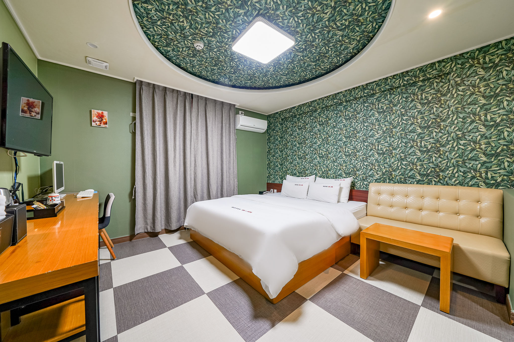 room detail thumbnail 0