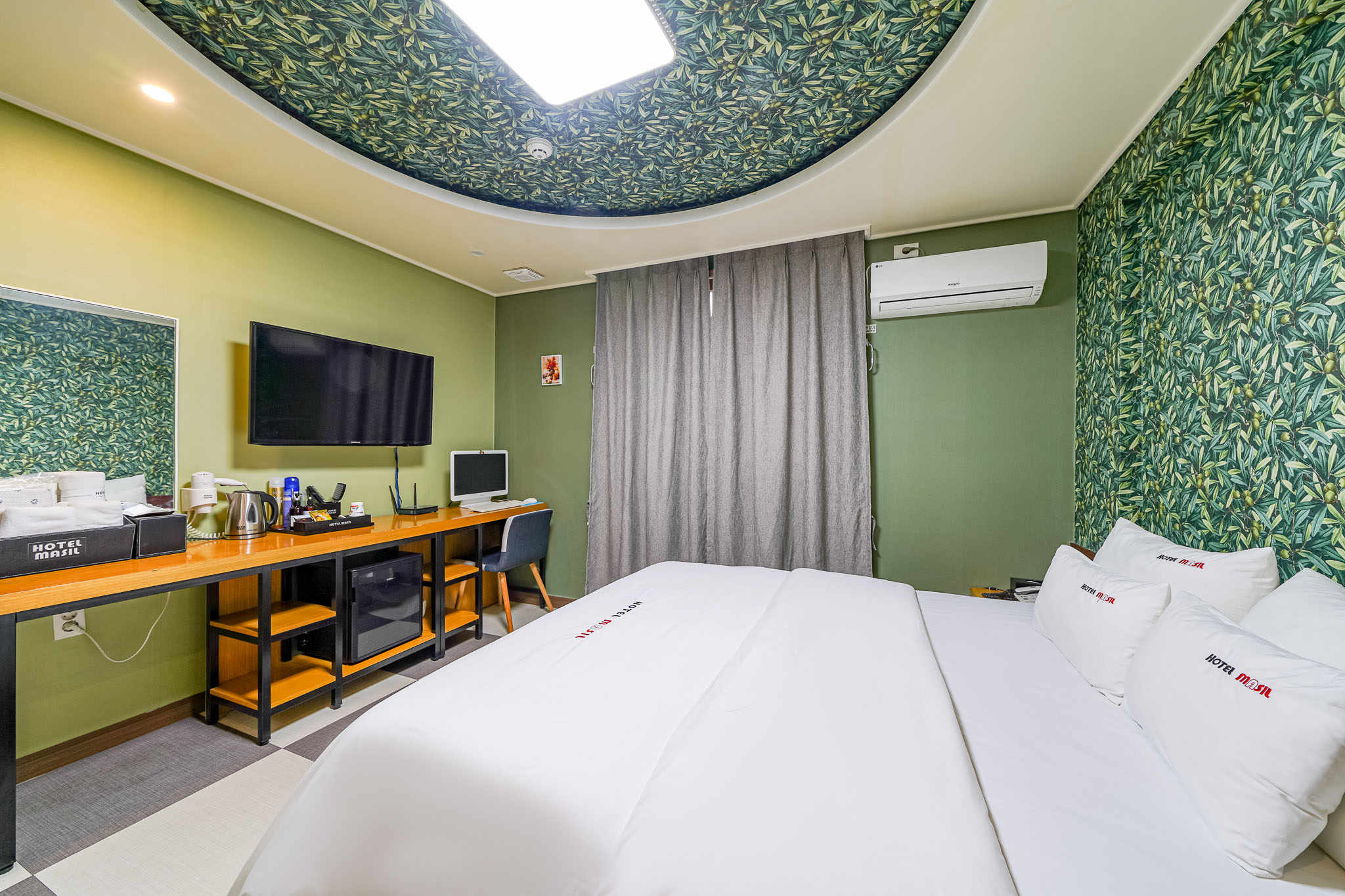 room detail thumbnail 1